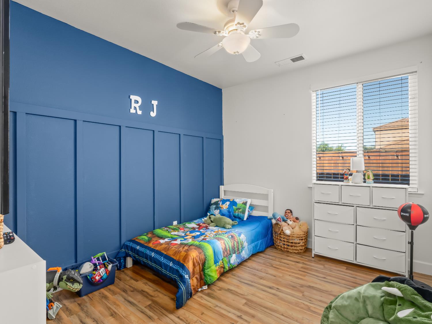 5761 W Willis Ave, Fresno, CA 93722