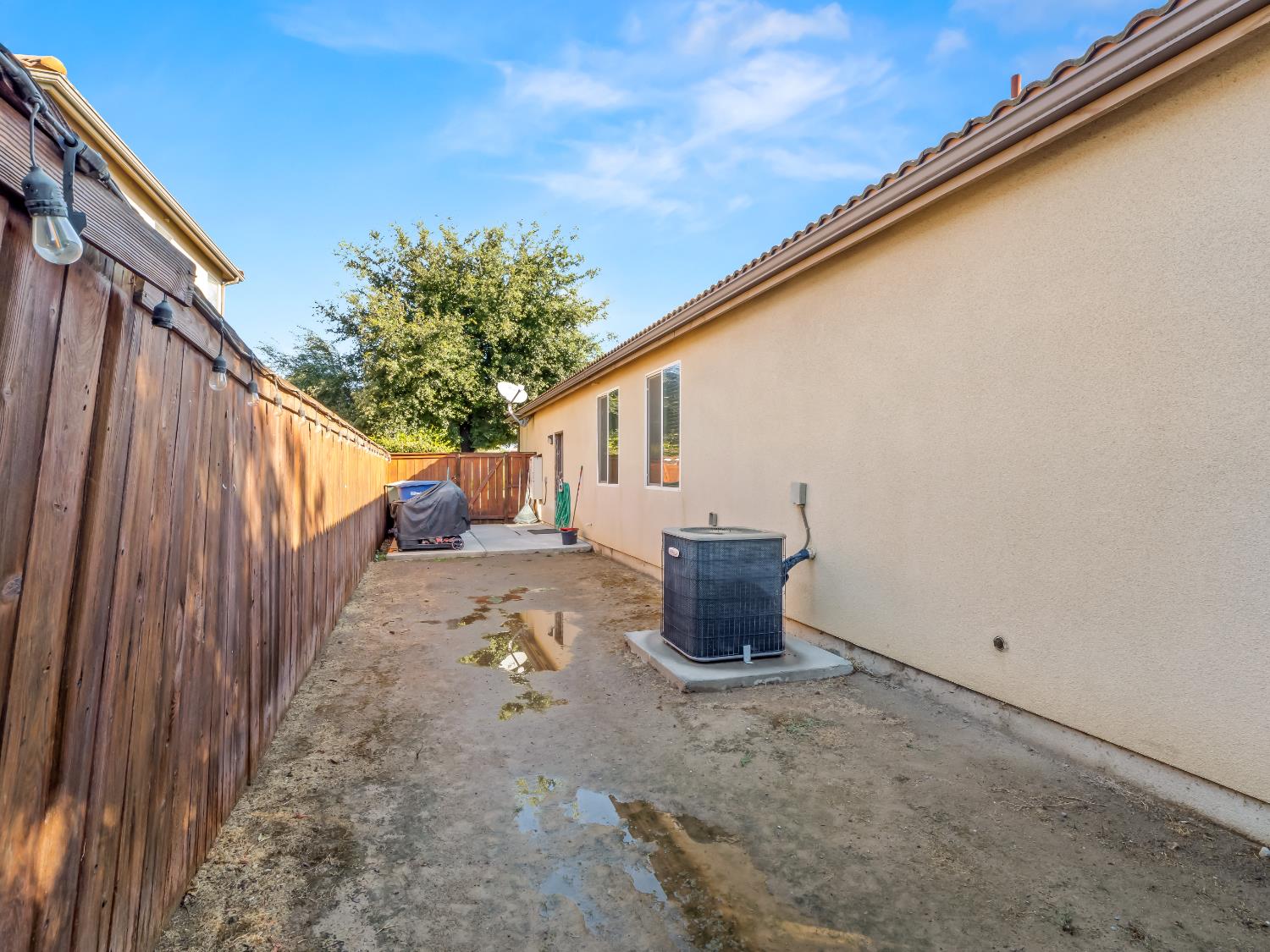 5761 W Willis Ave, Fresno, CA 93722