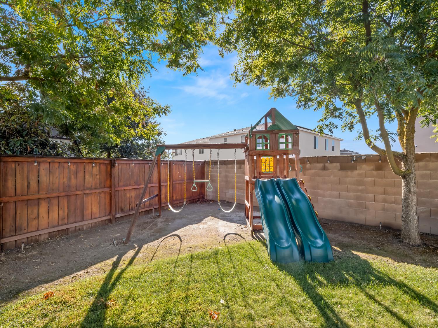 5761 W Willis Ave, Fresno, CA 93722