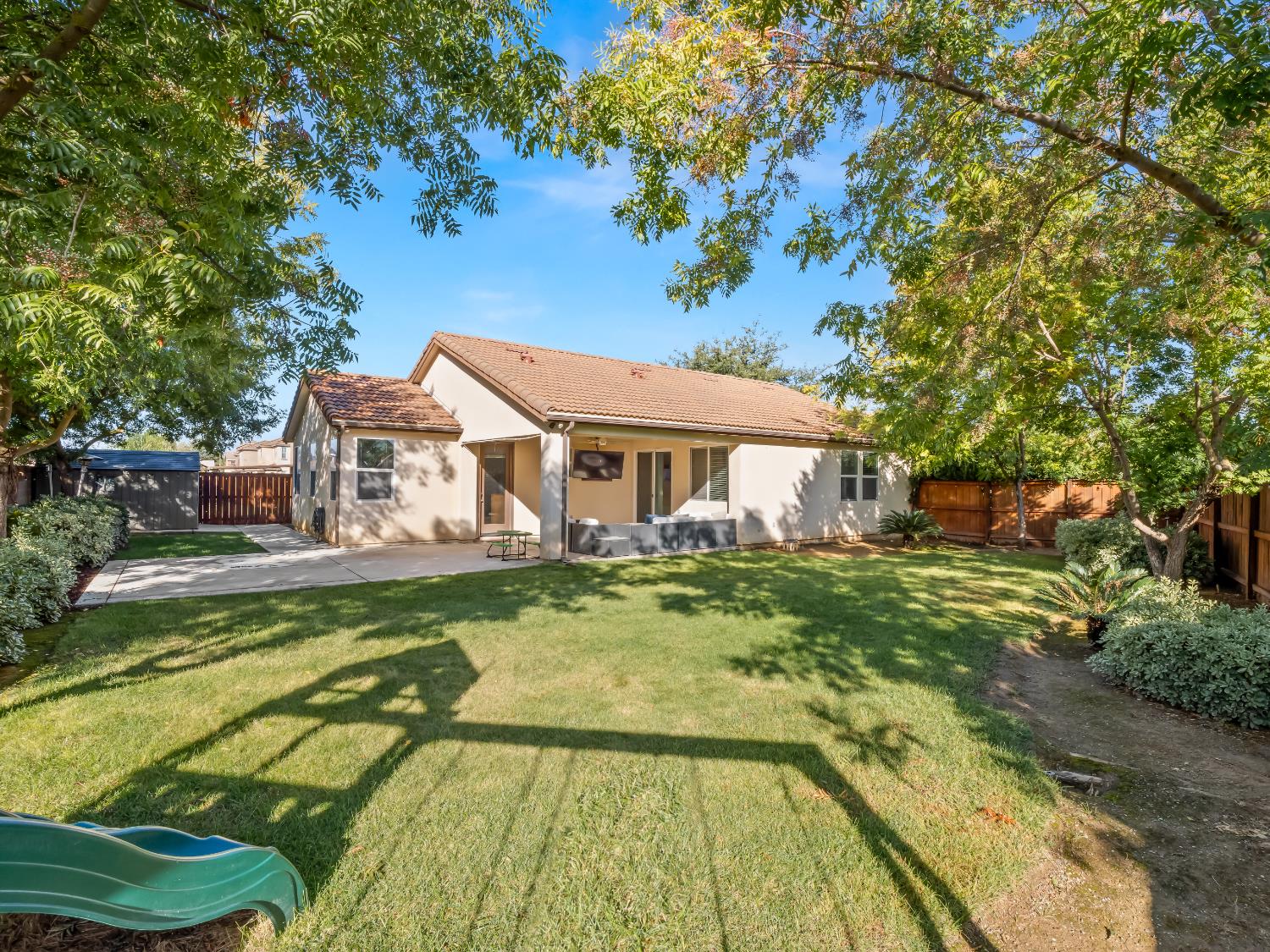 5761 W Willis Ave, Fresno, CA 93722