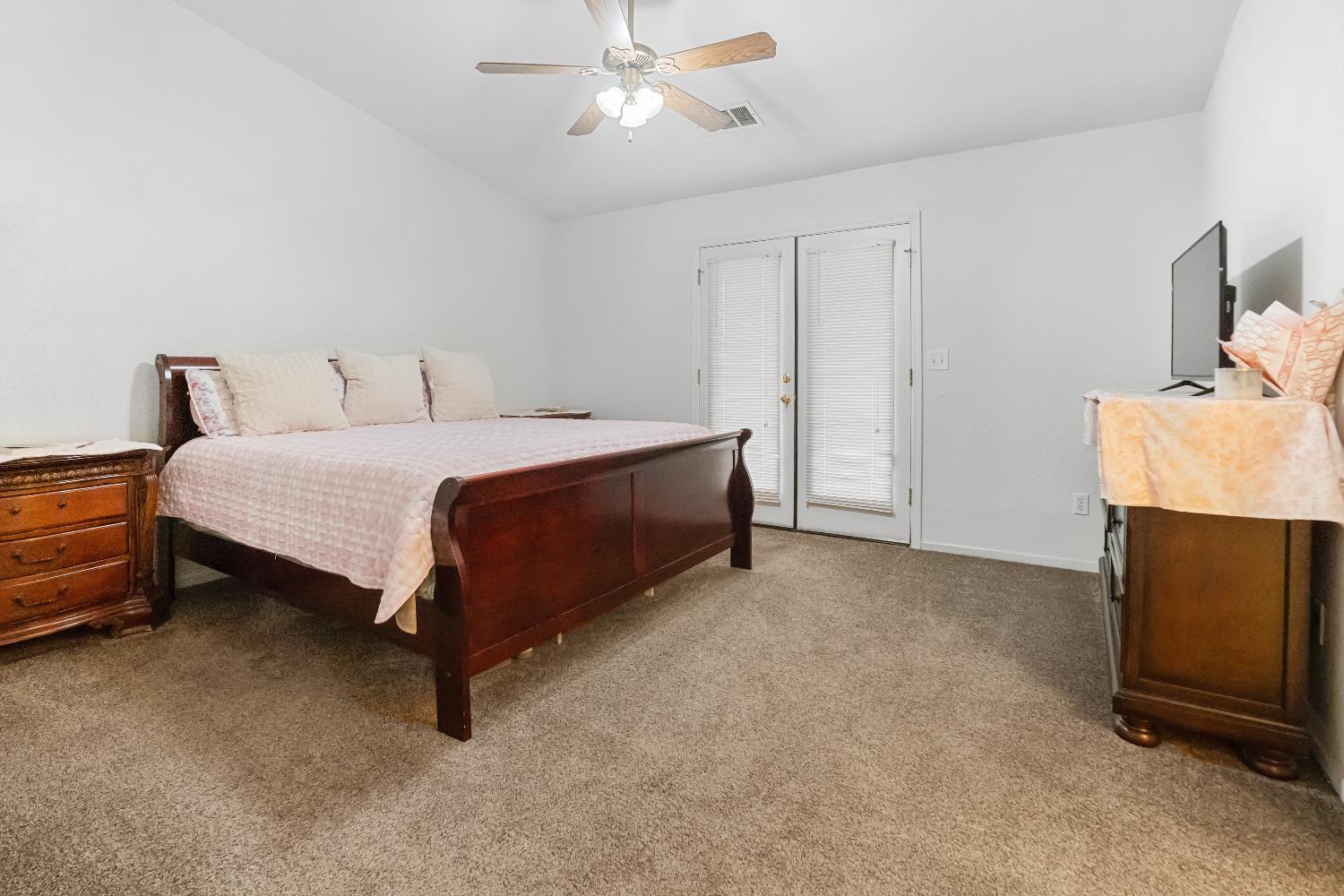 1307 Patsy St, Porterville, CA 93257