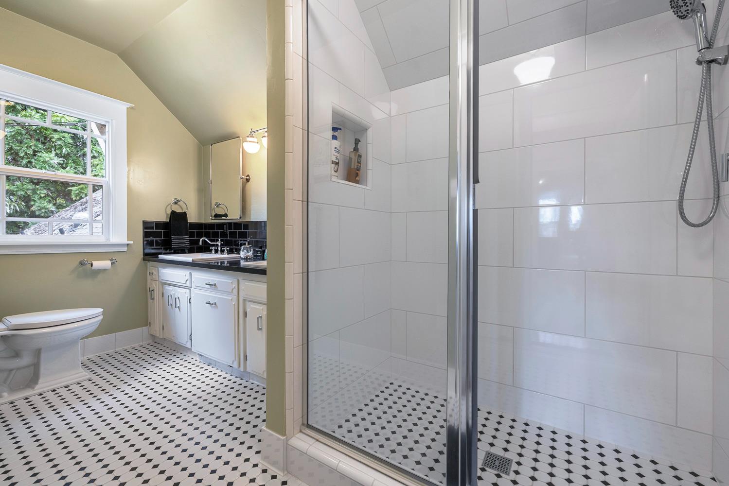 2444 Ashcroft Ave, Clovis, CA 93611