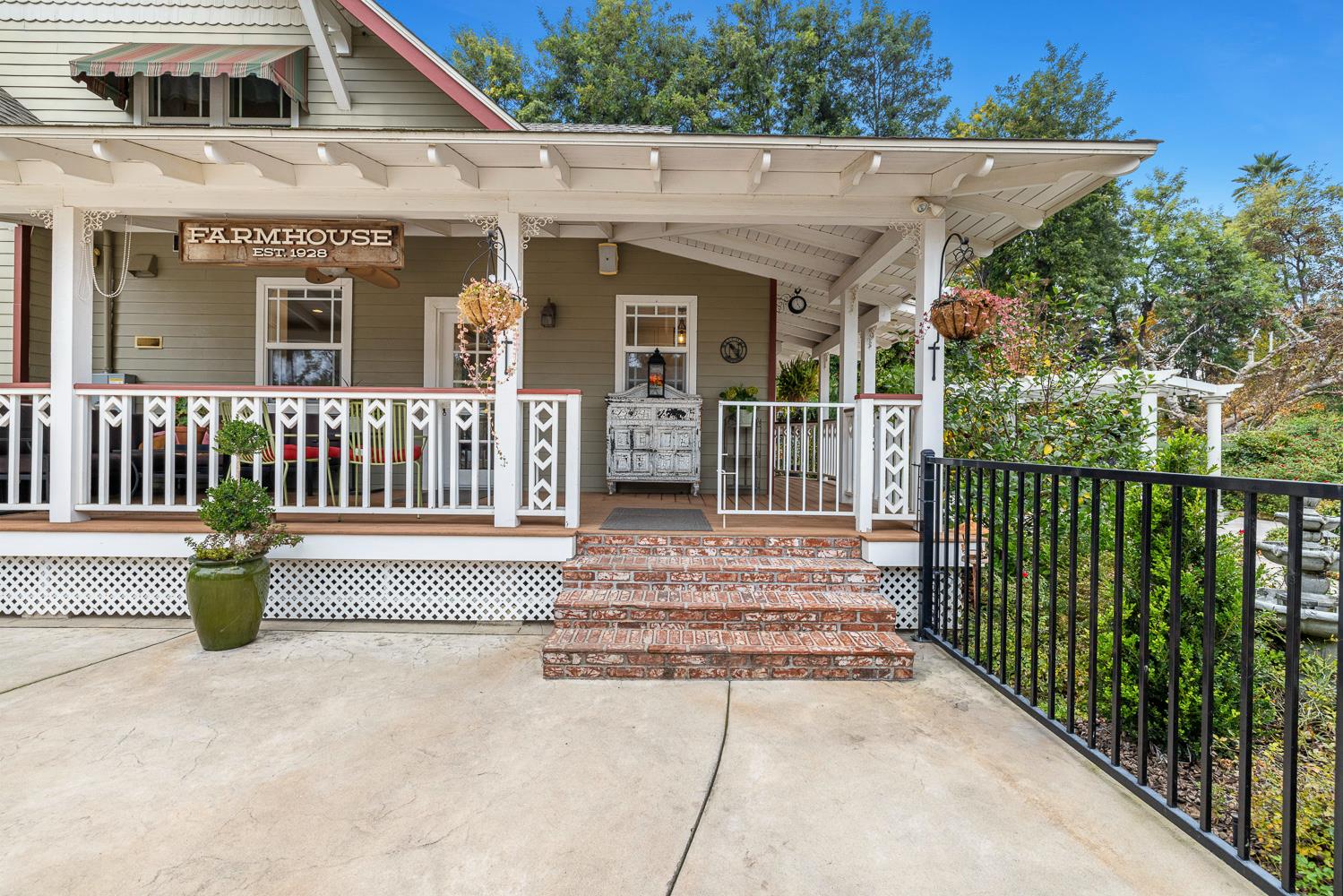 2444 Ashcroft Ave, Clovis, CA 93611