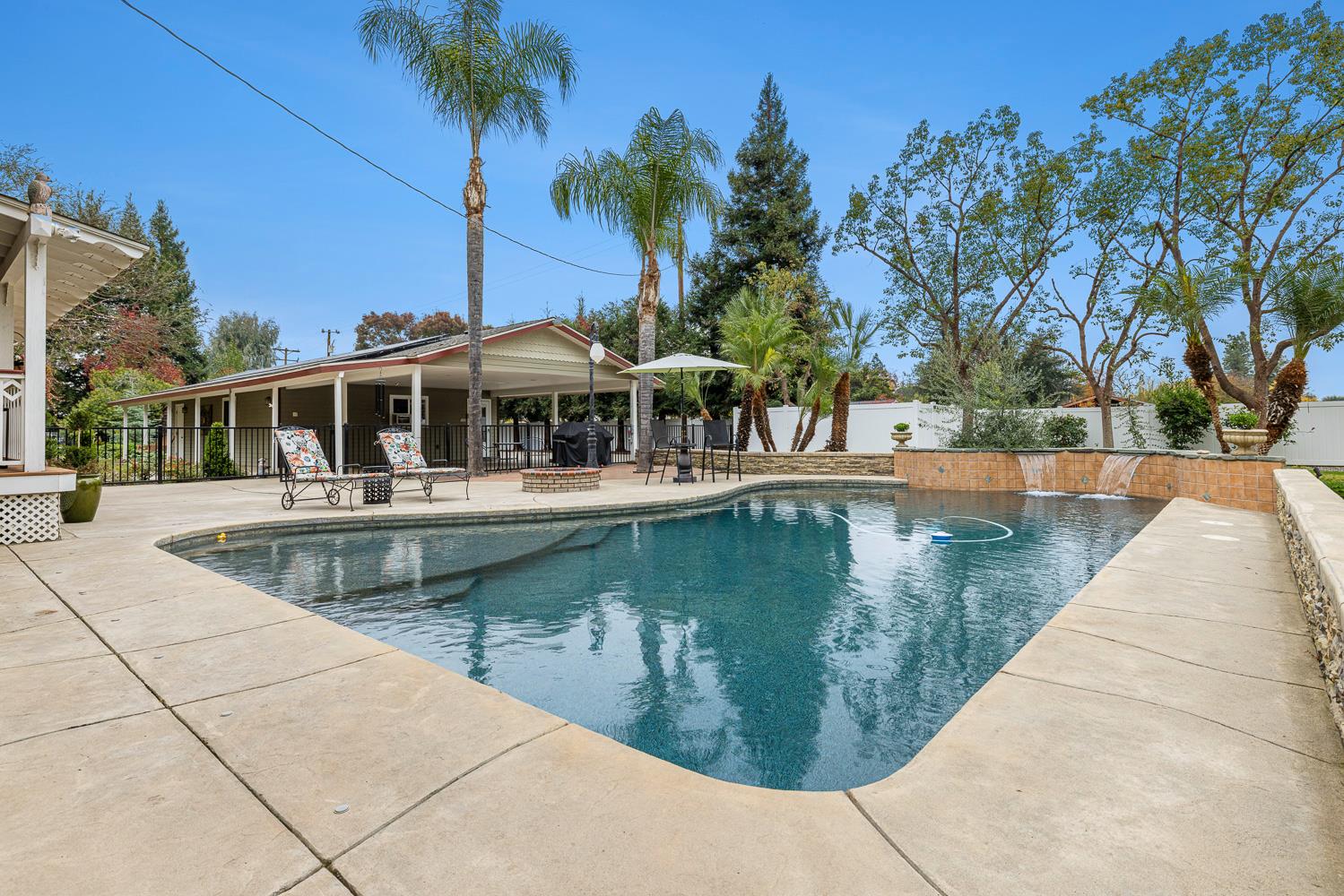 2444 Ashcroft Ave, Clovis, CA 93611