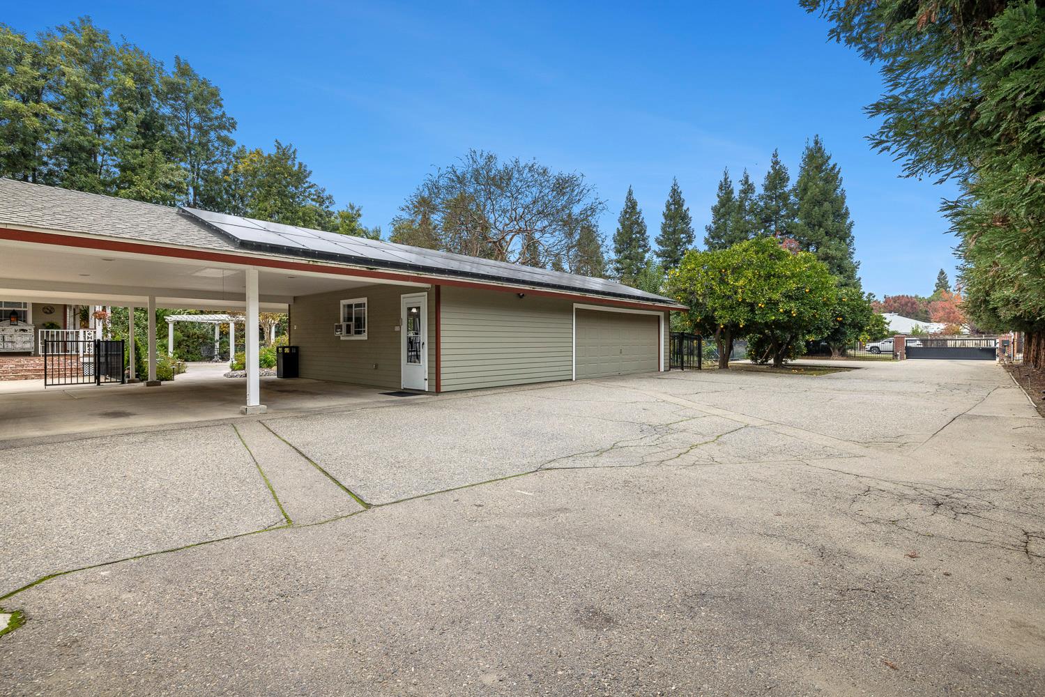 2444 Ashcroft Ave, Clovis, CA 93611