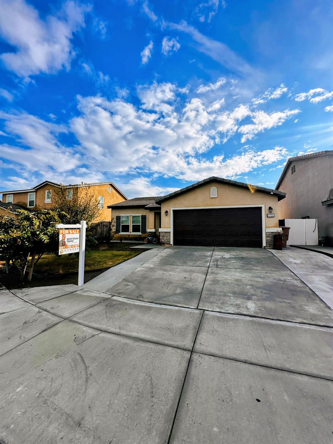 5725 Winnipeg Dr, Bakersfield, CA 93313