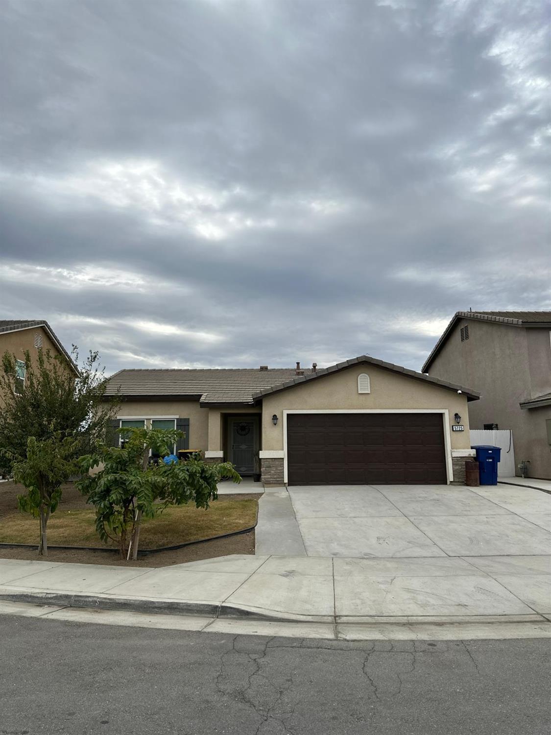 5725 Winnipeg Dr, Bakersfield, CA 93313