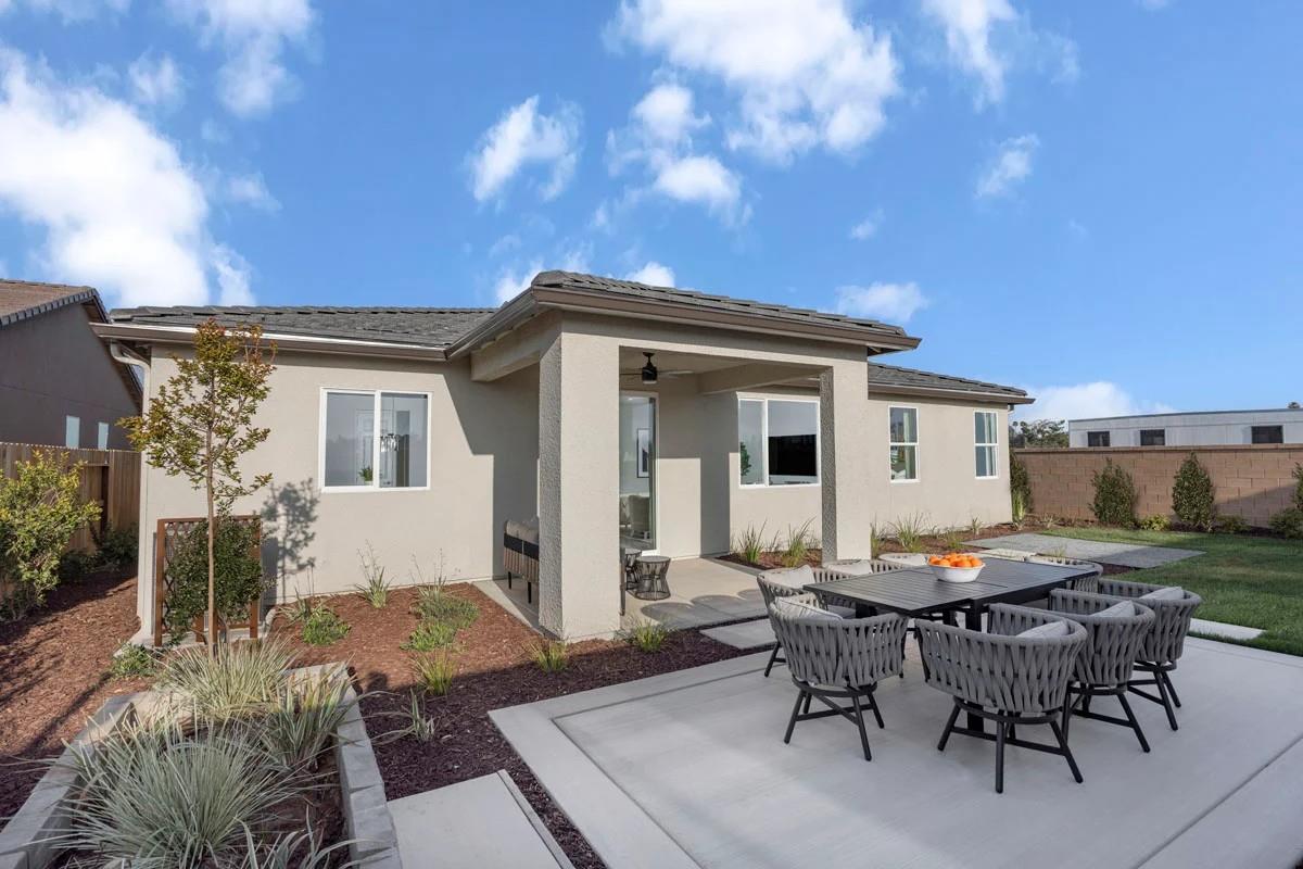 2194 S Sylmar Ave, Fresno, CA 93725