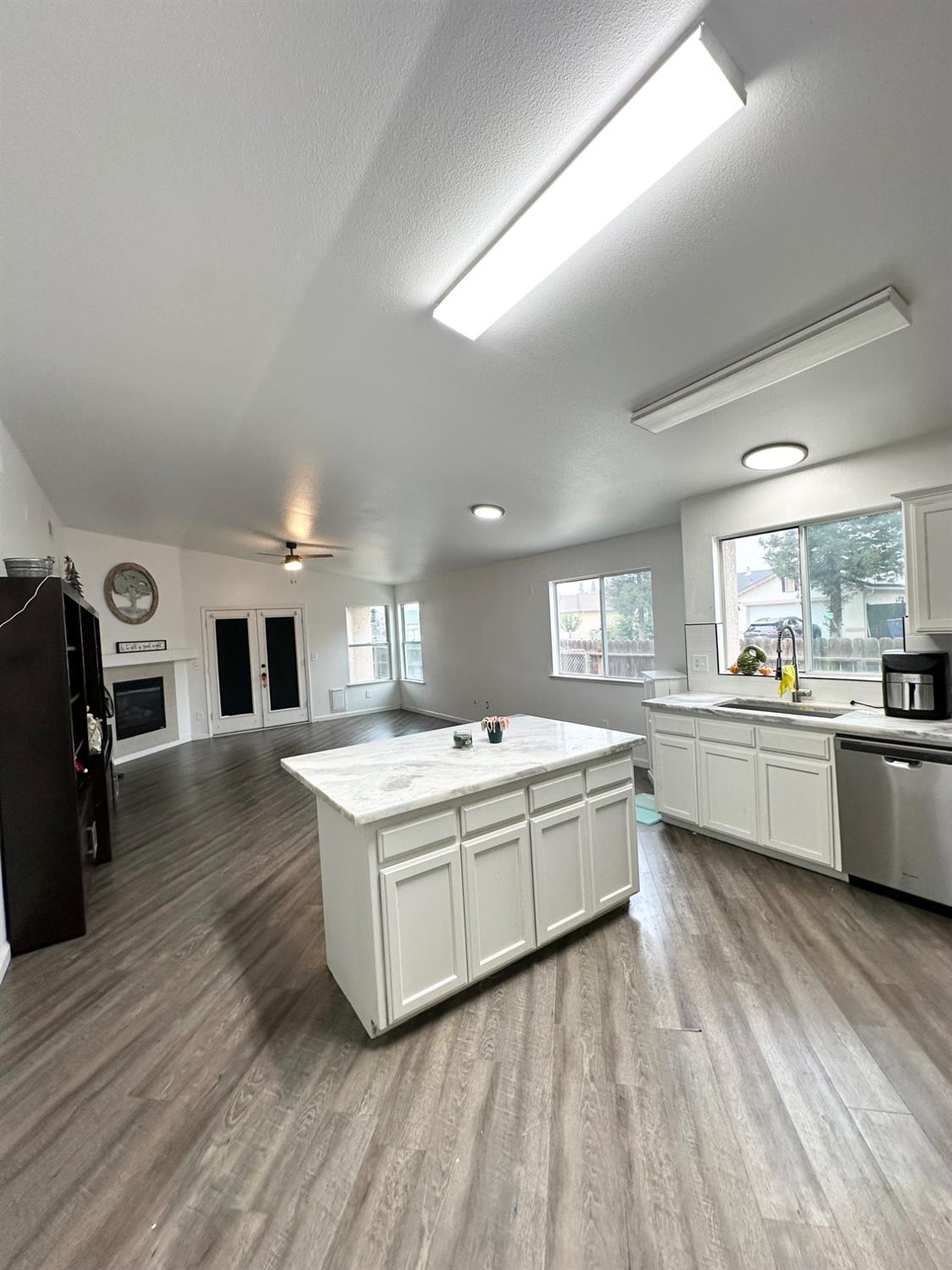 5574 W Pine Ave, Fresno, CA 93722