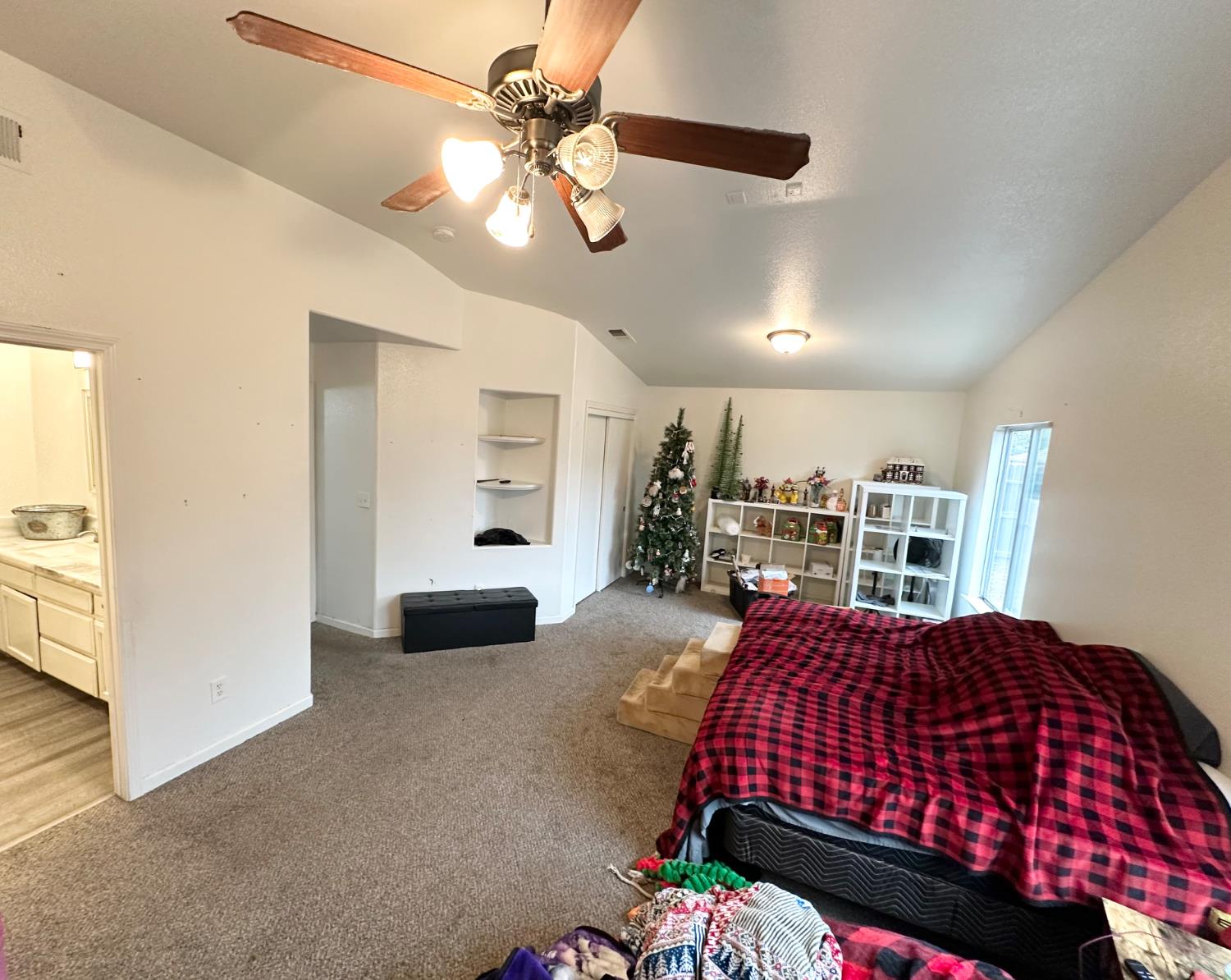 5574 W Pine Ave, Fresno, CA 93722