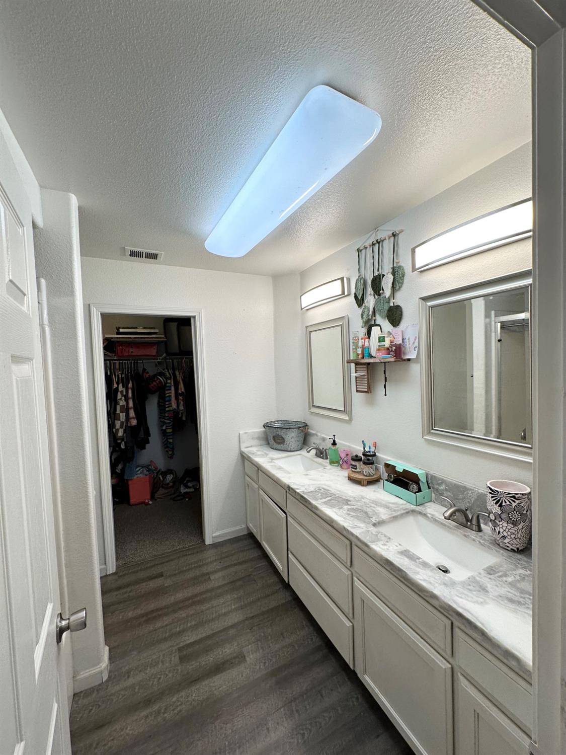 5574 W Pine Ave, Fresno, CA 93722