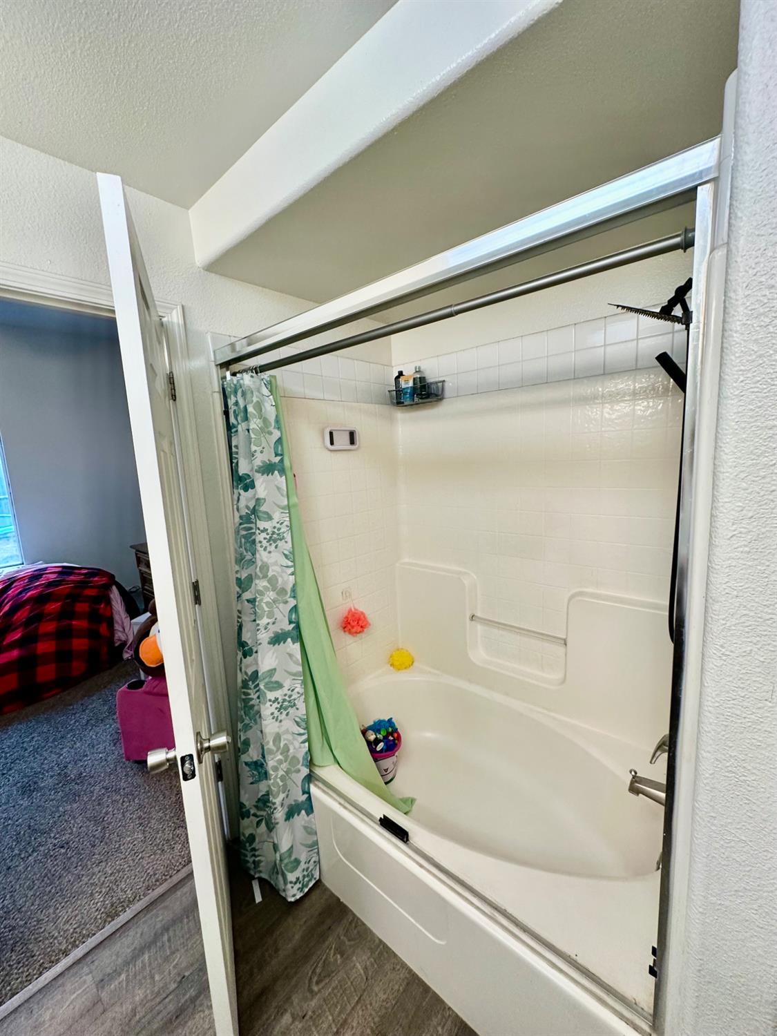 5574 W Pine Ave, Fresno, CA 93722