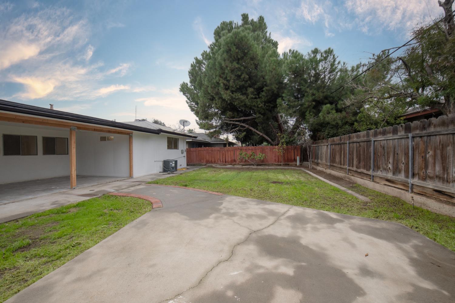 5356 N Bond St, Fresno, CA 93710
