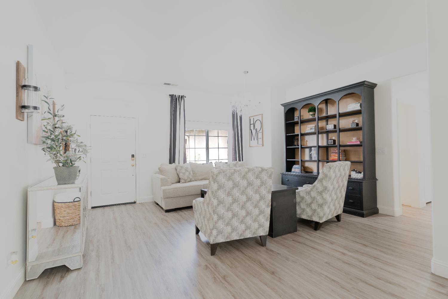 2449 Megan Ave, Clovis, CA 93611