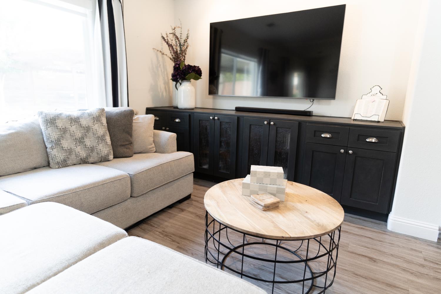 2449 Megan Ave, Clovis, CA 93611