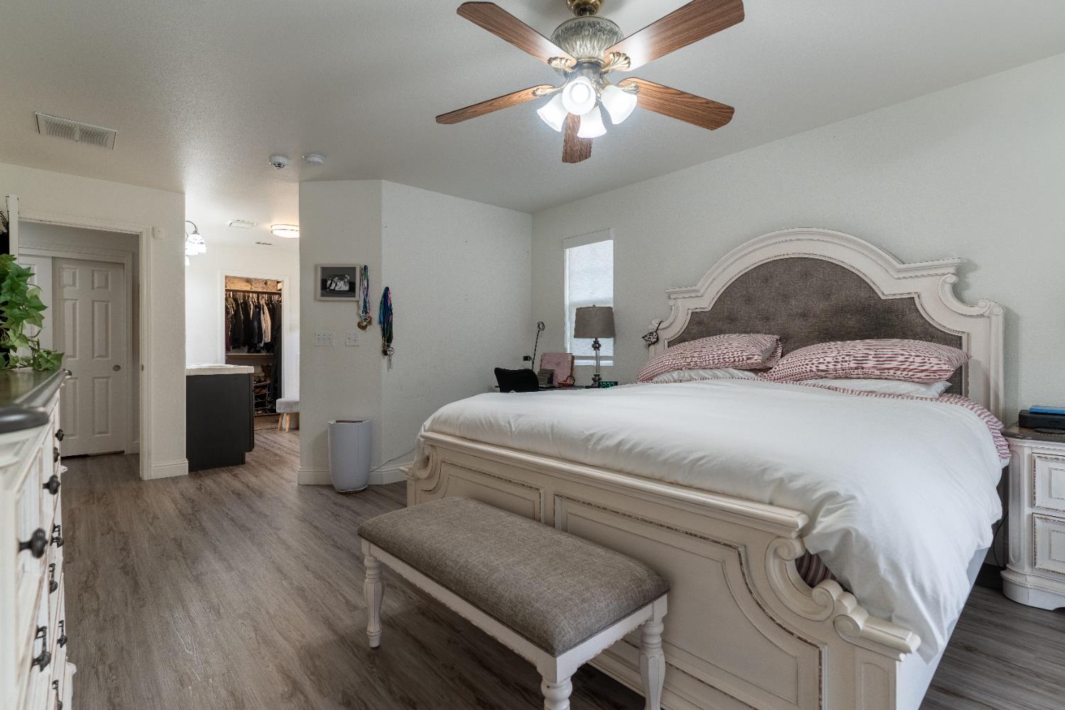 2449 Megan Ave, Clovis, CA 93611