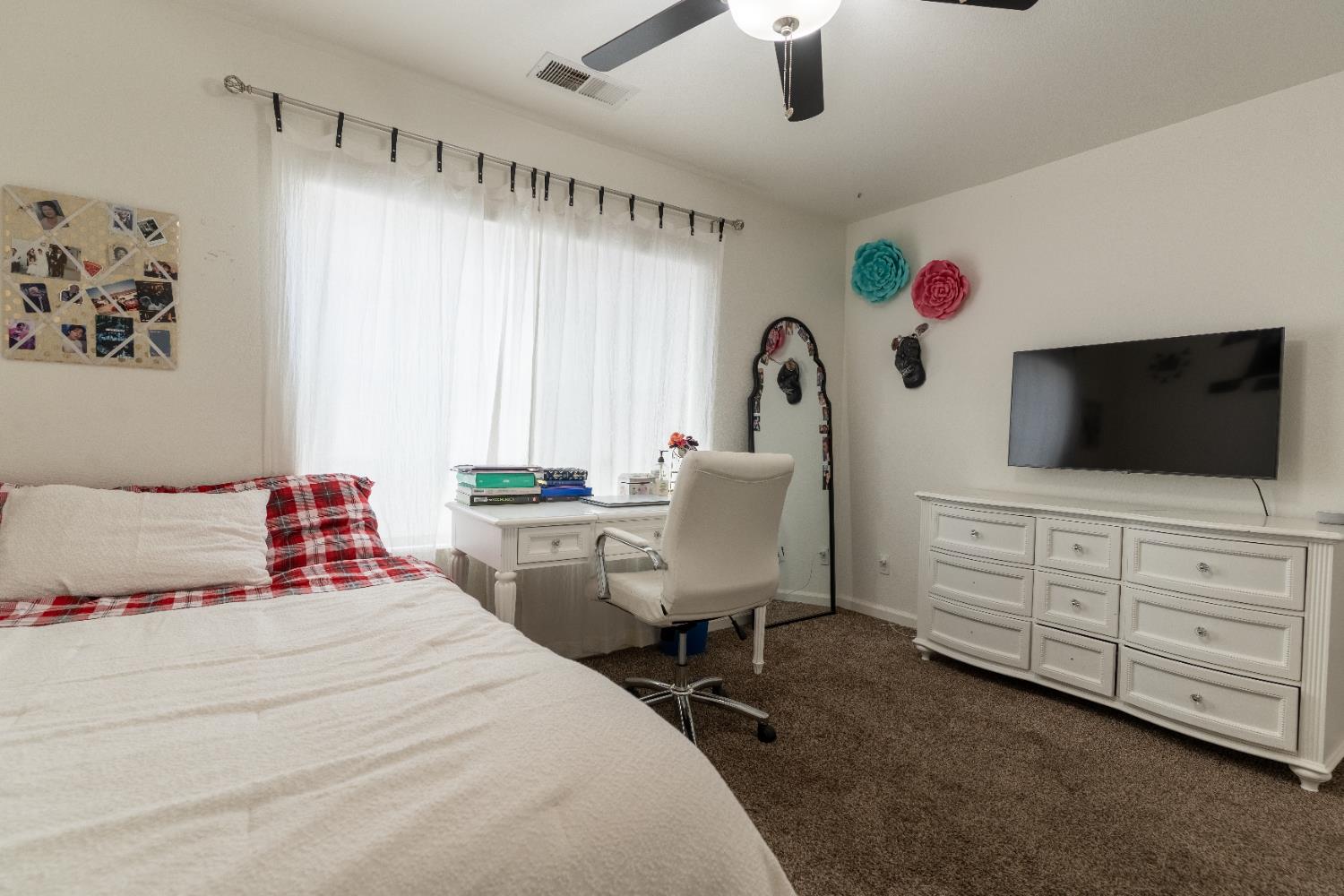 2449 Megan Ave, Clovis, CA 93611