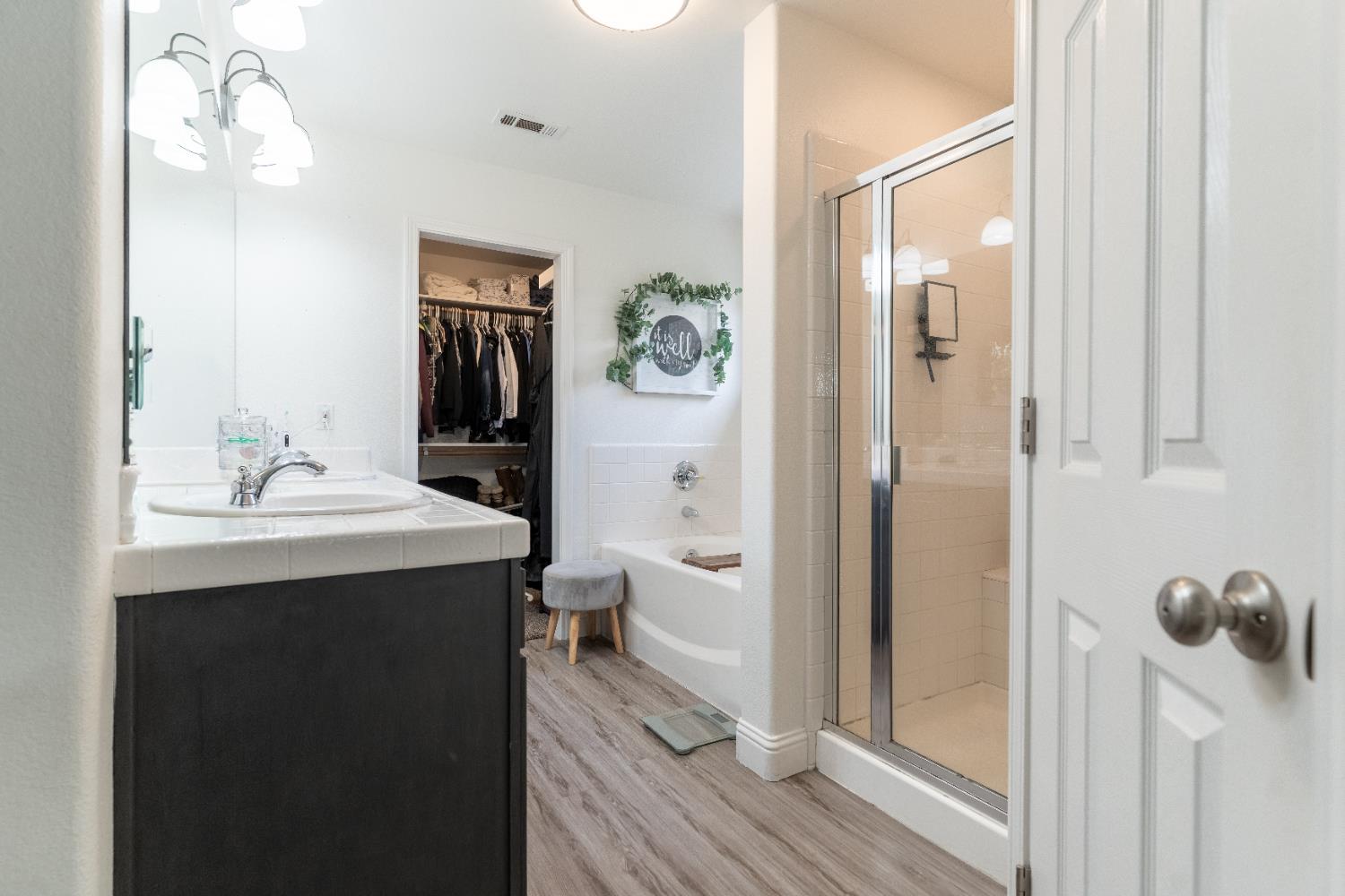 2449 Megan Ave, Clovis, CA 93611