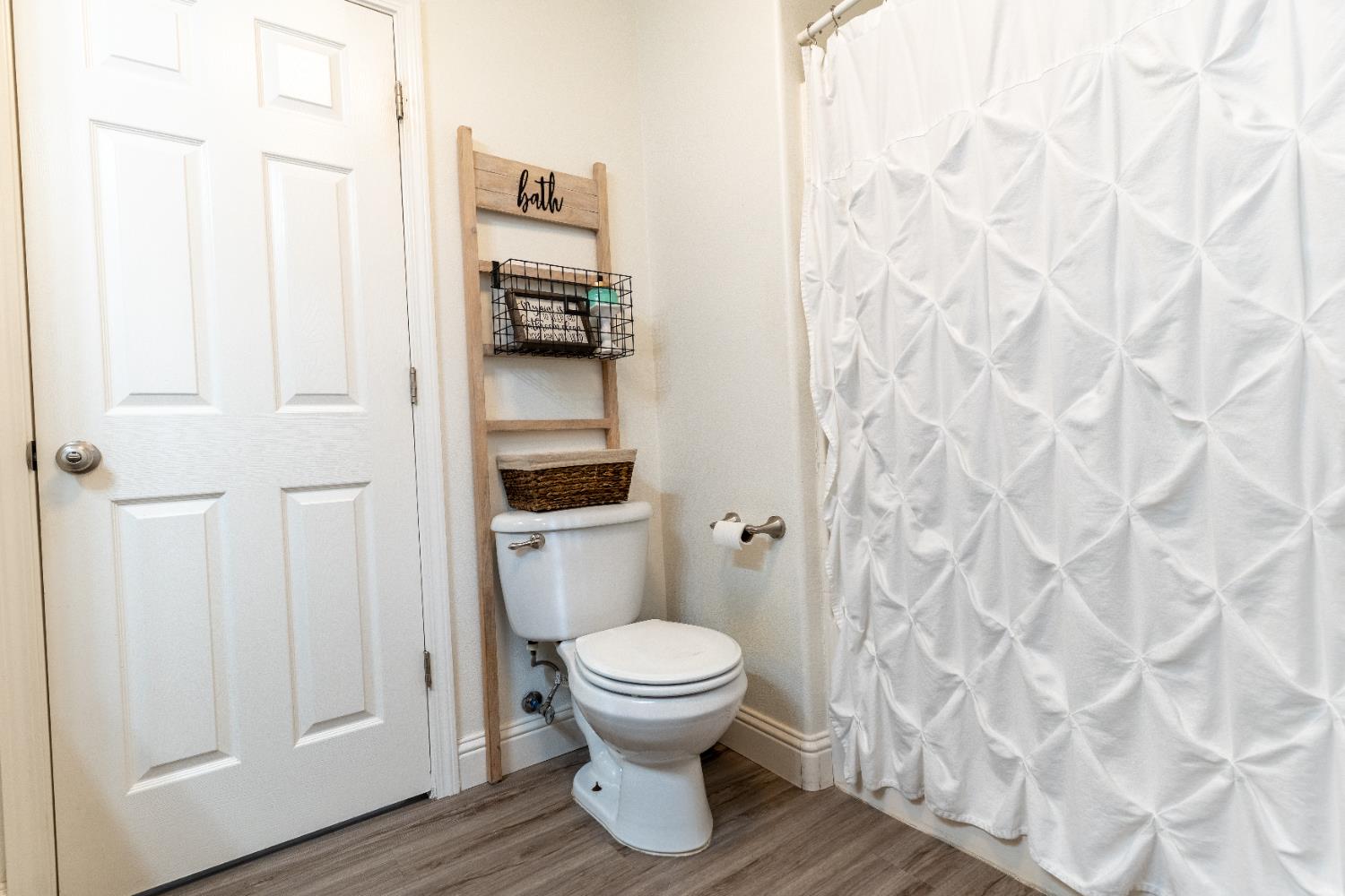 2449 Megan Ave, Clovis, CA 93611