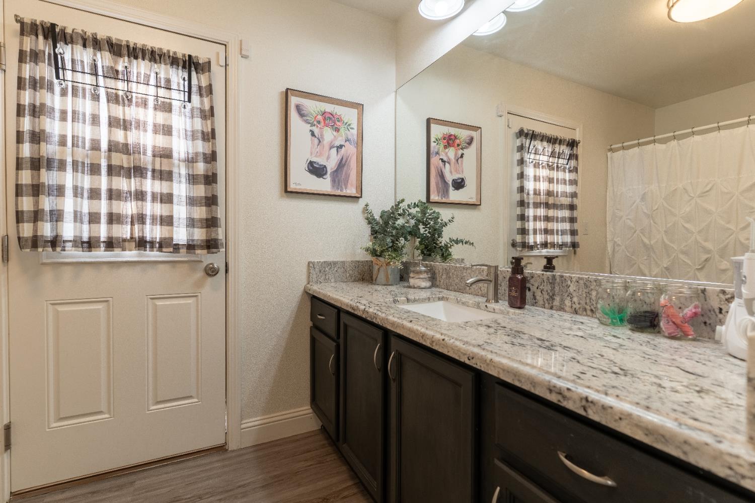 2449 Megan Ave, Clovis, CA 93611