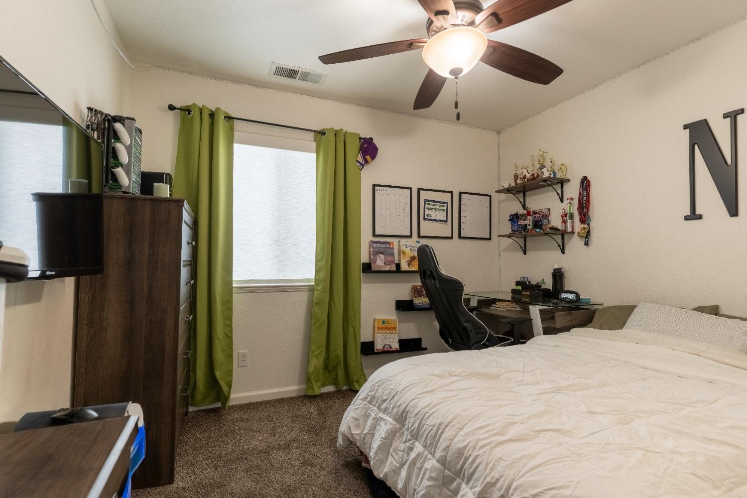 2449 Megan Ave, Clovis, CA 93611