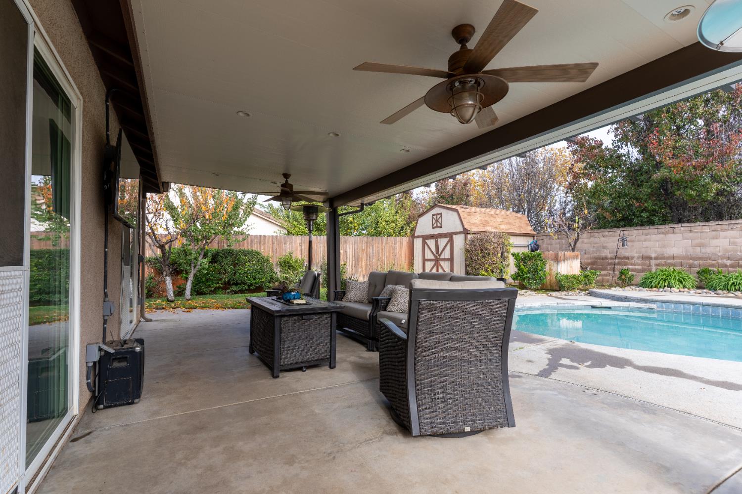 2449 Megan Ave, Clovis, CA 93611