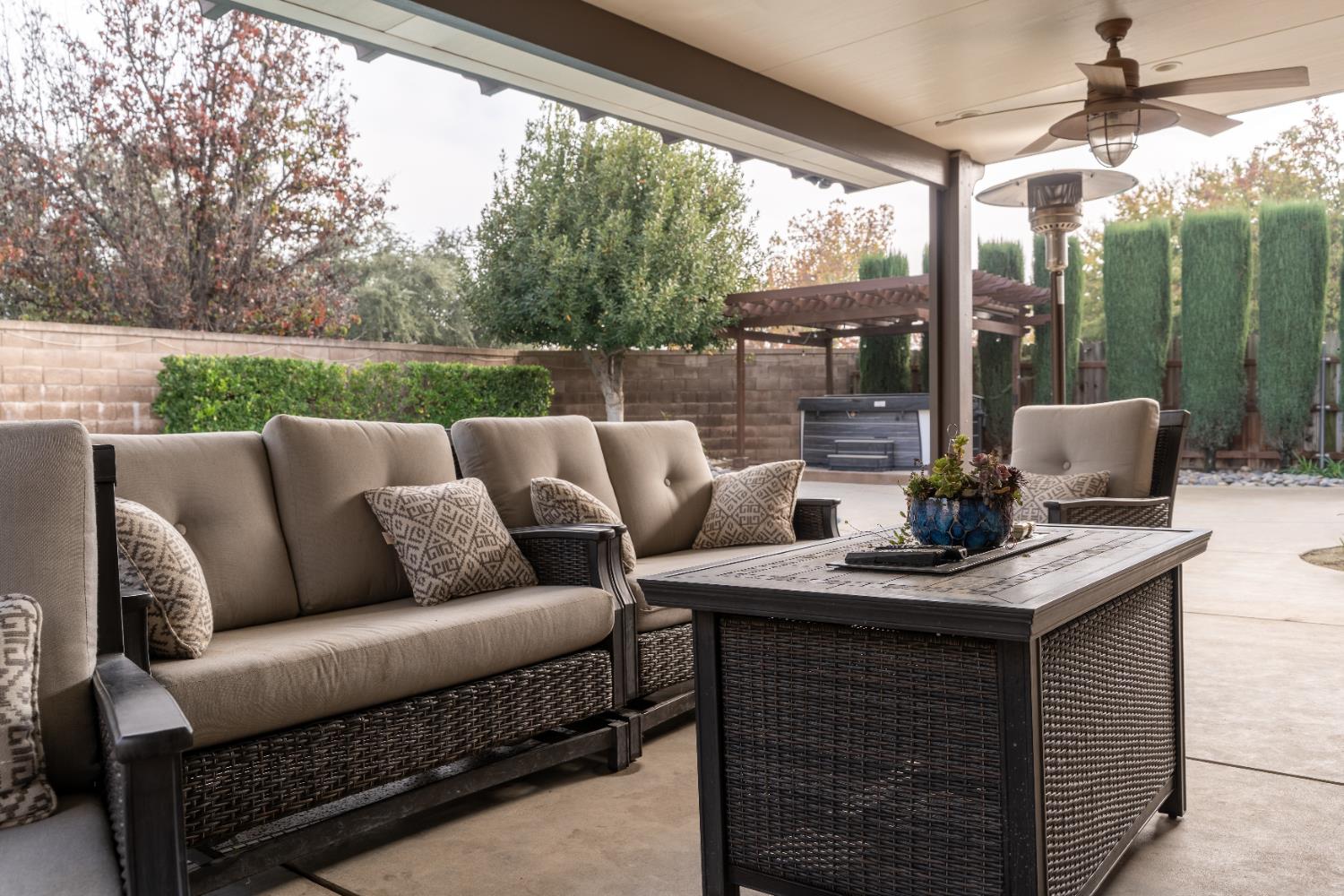 2449 Megan Ave, Clovis, CA 93611