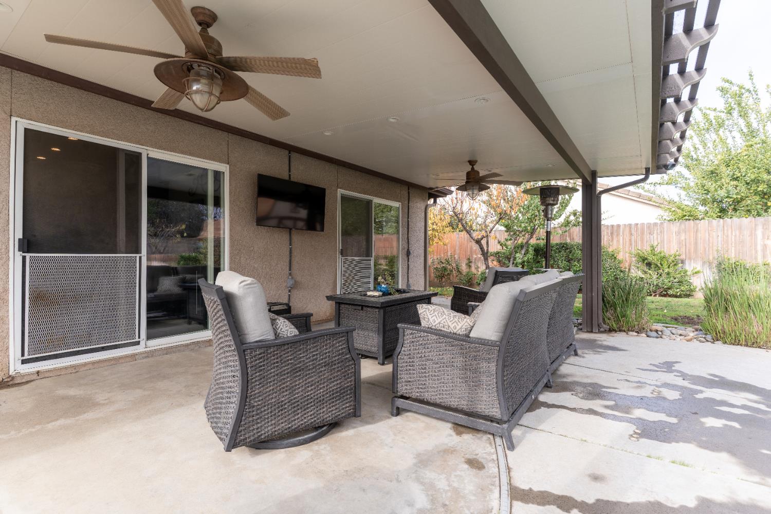 2449 Megan Ave, Clovis, CA 93611