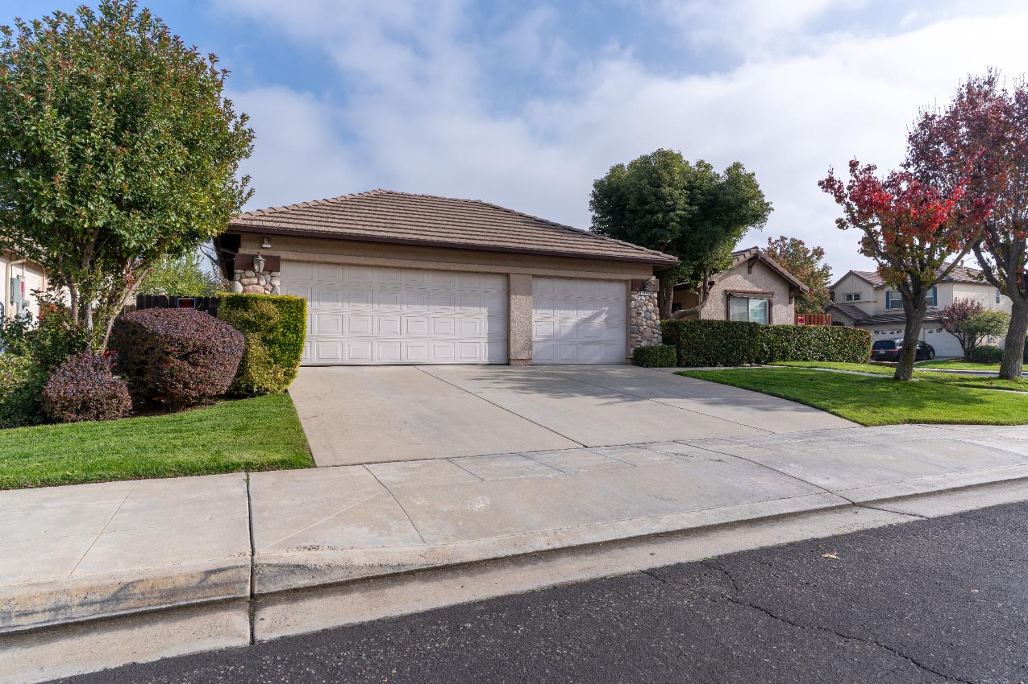 2449 Megan Ave, Clovis, CA 93611