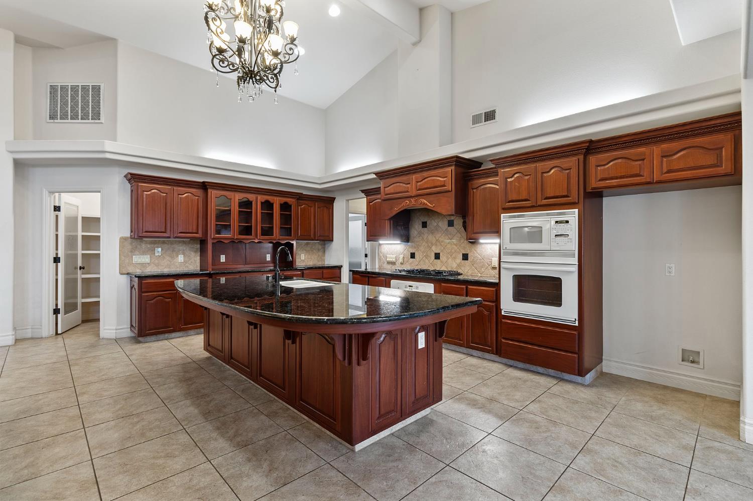 3255 Hollow Ave, Madera, CA 93637