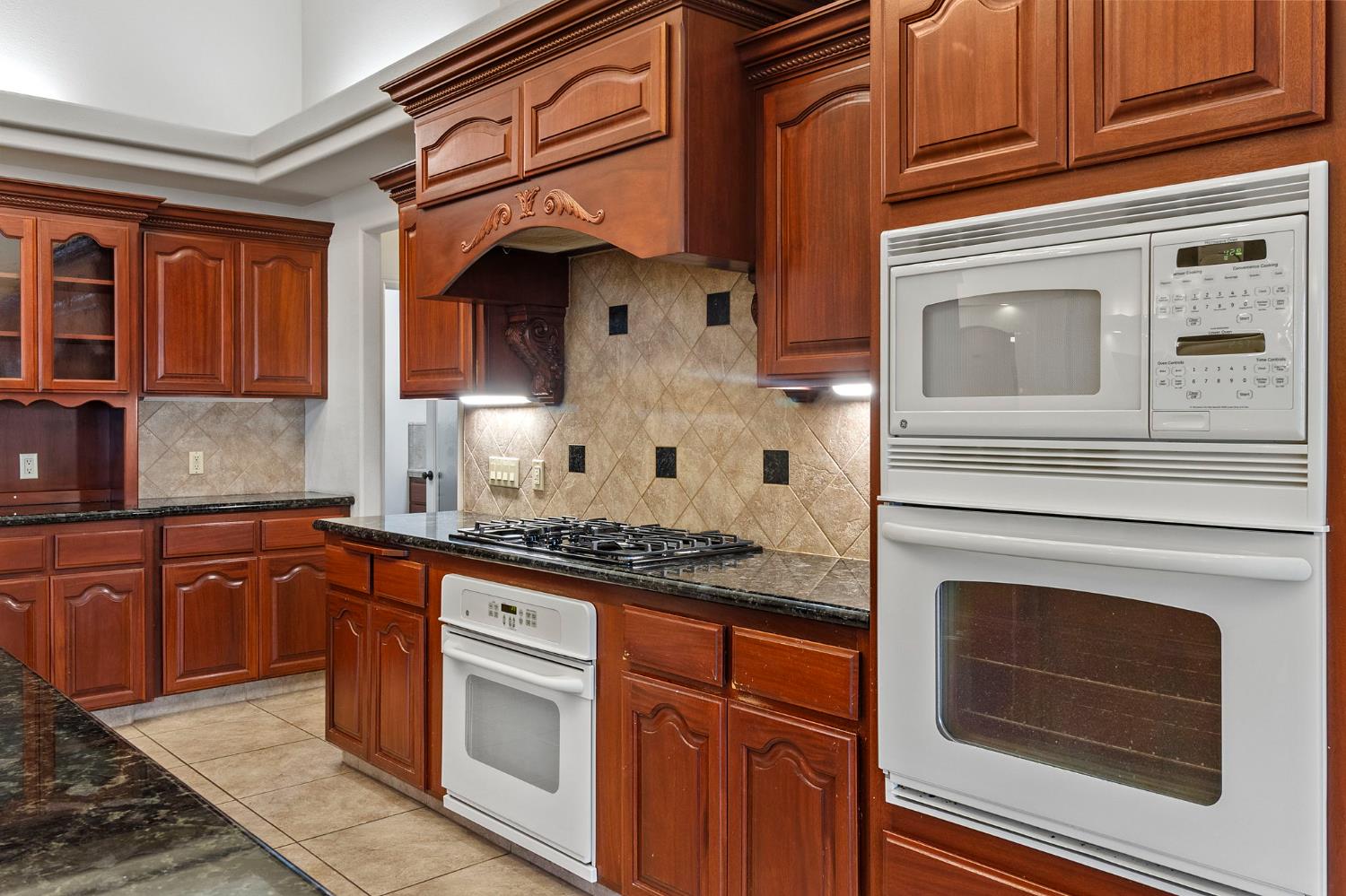 3255 Hollow Ave, Madera, CA 93637