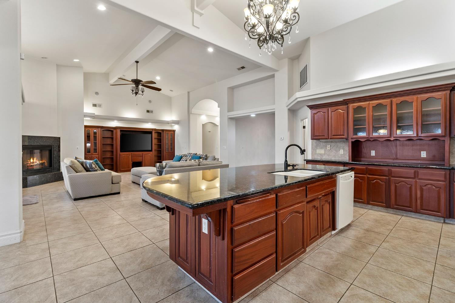 3255 Hollow Ave, Madera, CA 93637