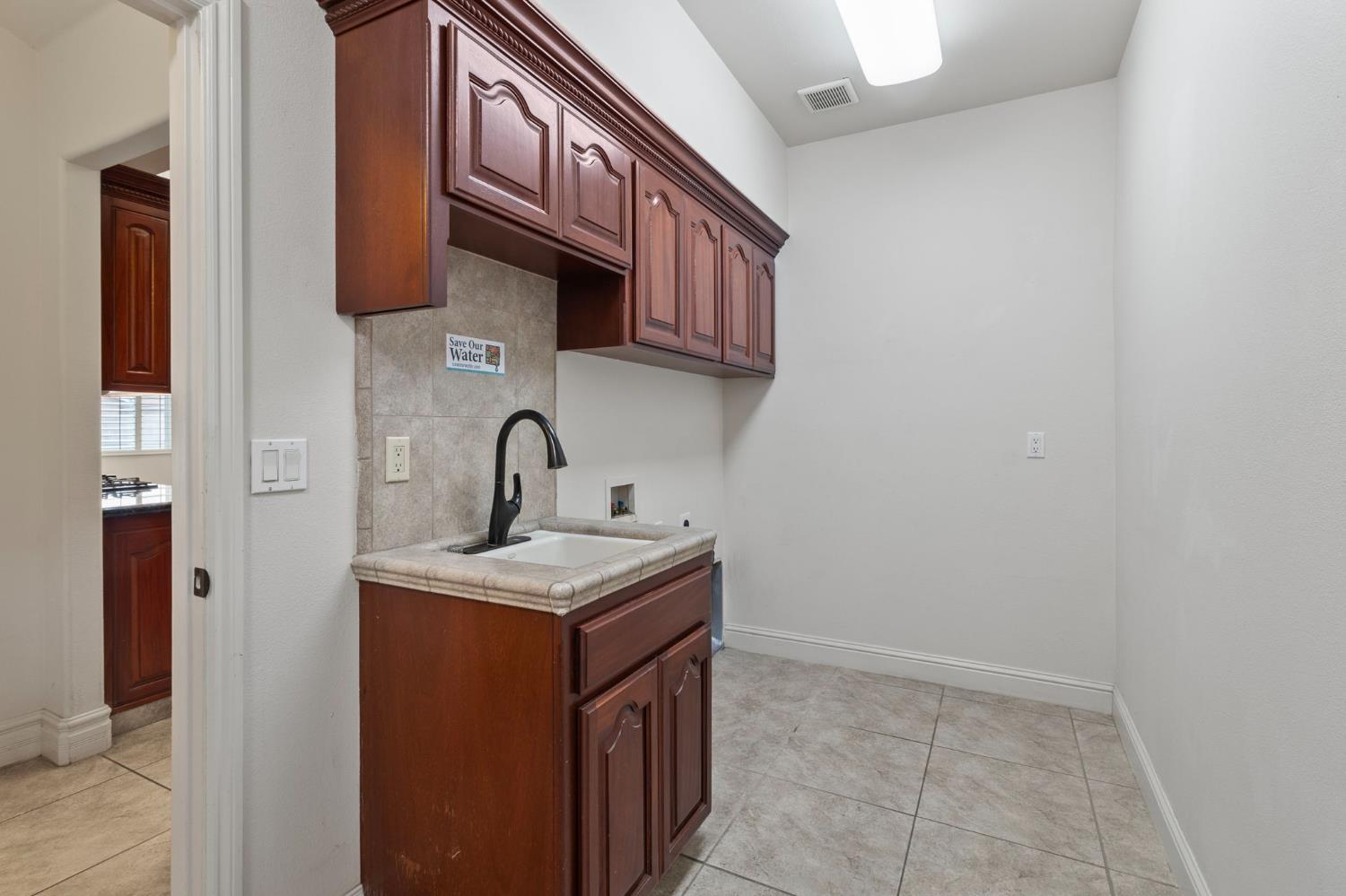 3255 Hollow Ave, Madera, CA 93637