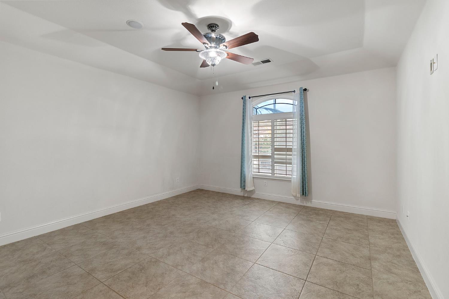 3255 Hollow Ave, Madera, CA 93637