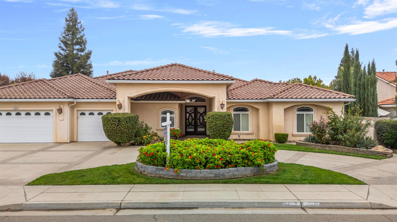 3255 Hollow Ave, Madera, CA 93637