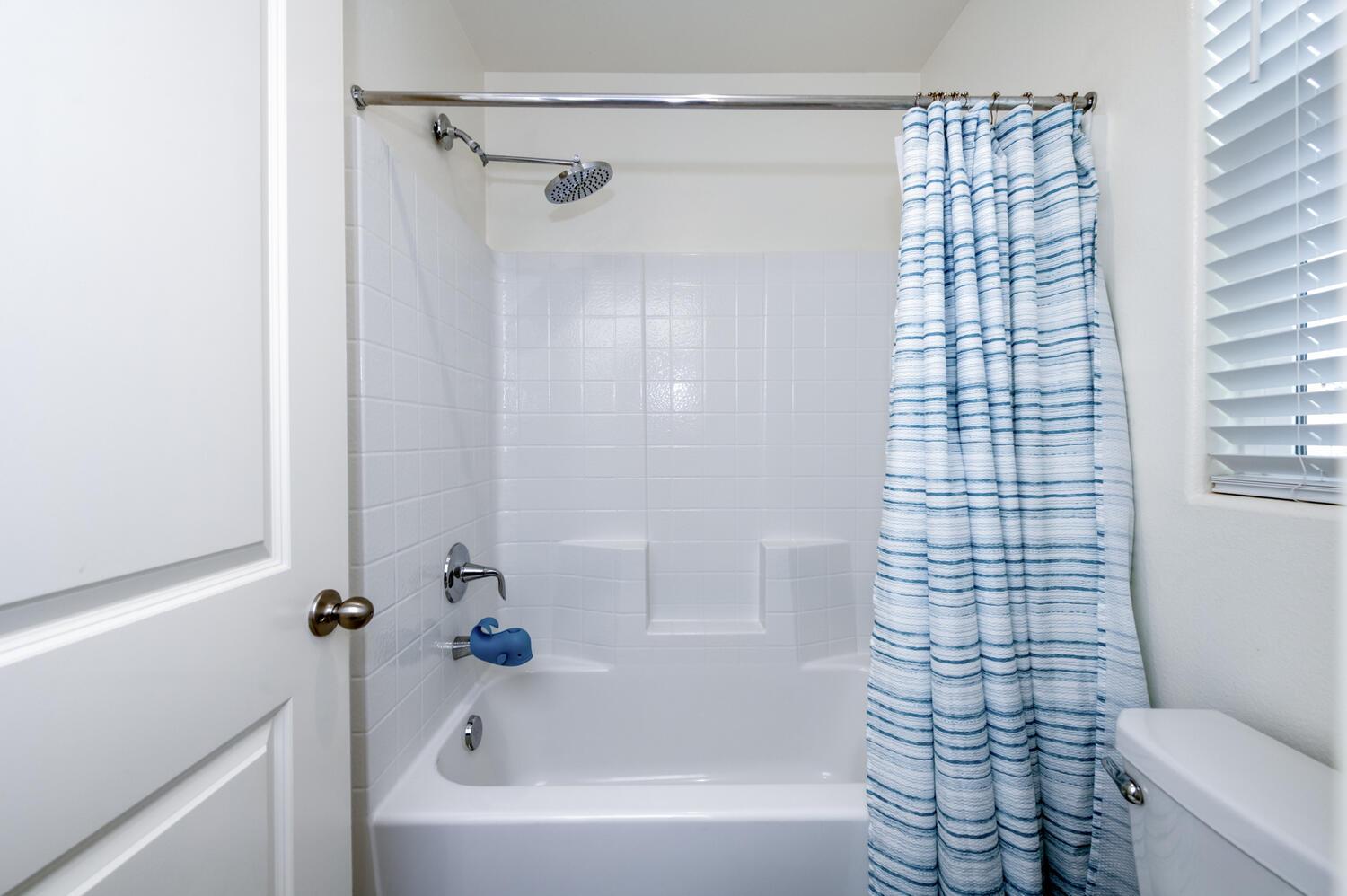 850 Winchell Way W, Madera, CA 93636