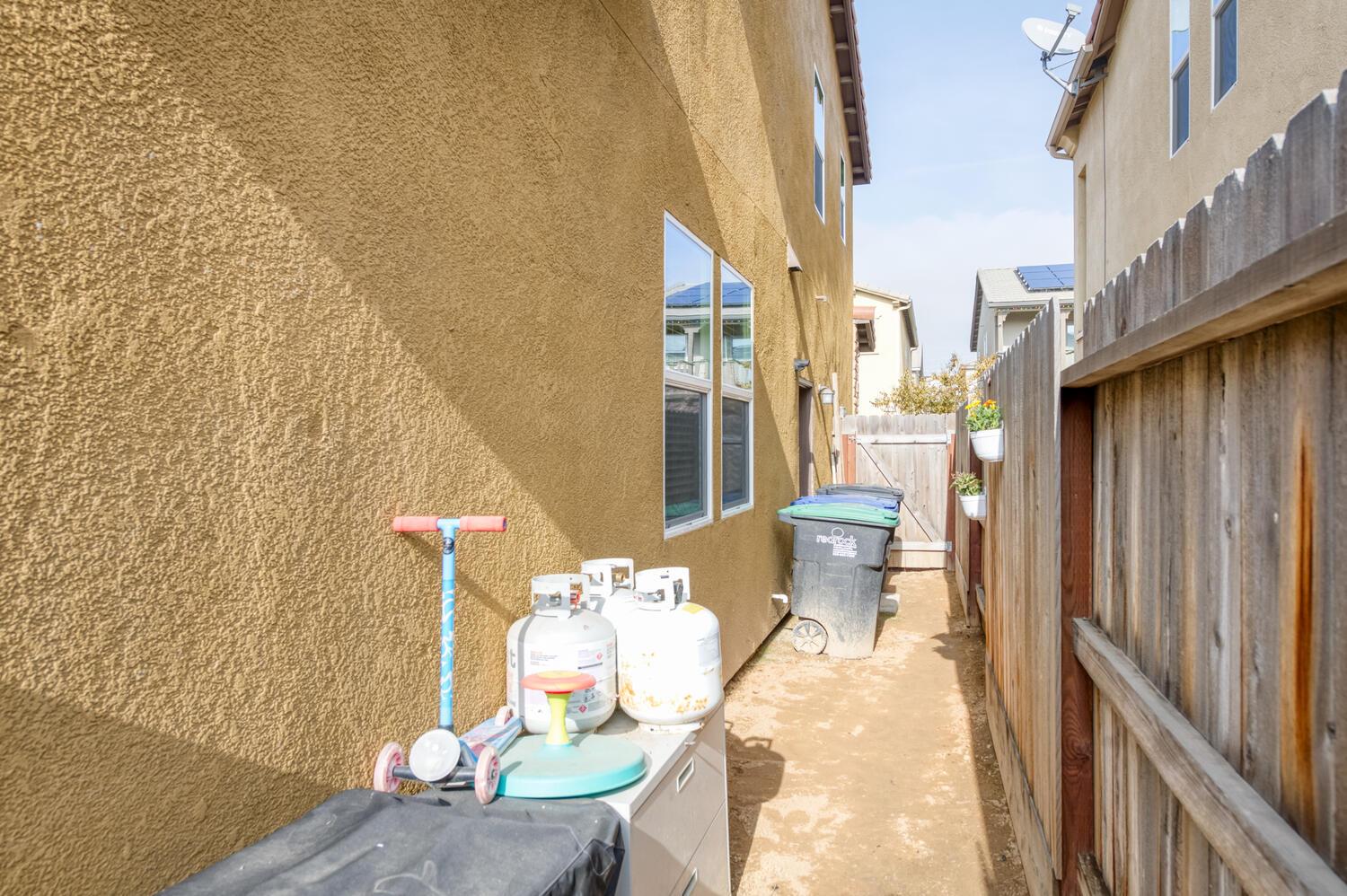 850 Winchell Way W, Madera, CA 93636