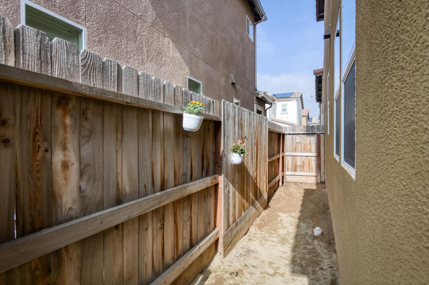 850 Winchell Way W, Madera, CA 93636