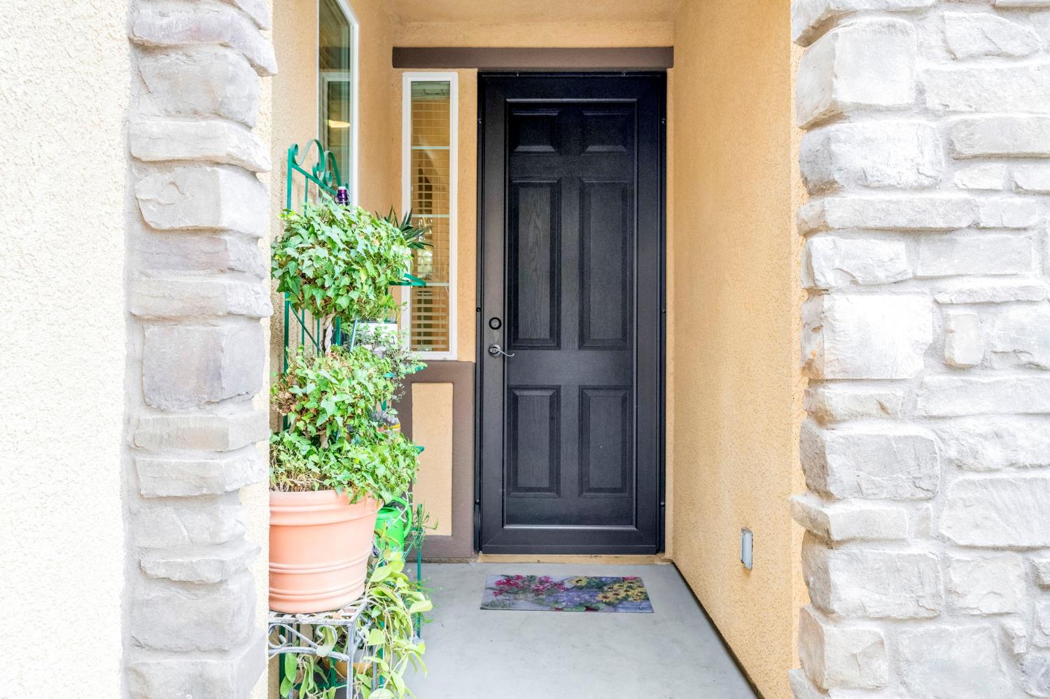 3285 W Melody Dr, Fresno, CA 93711