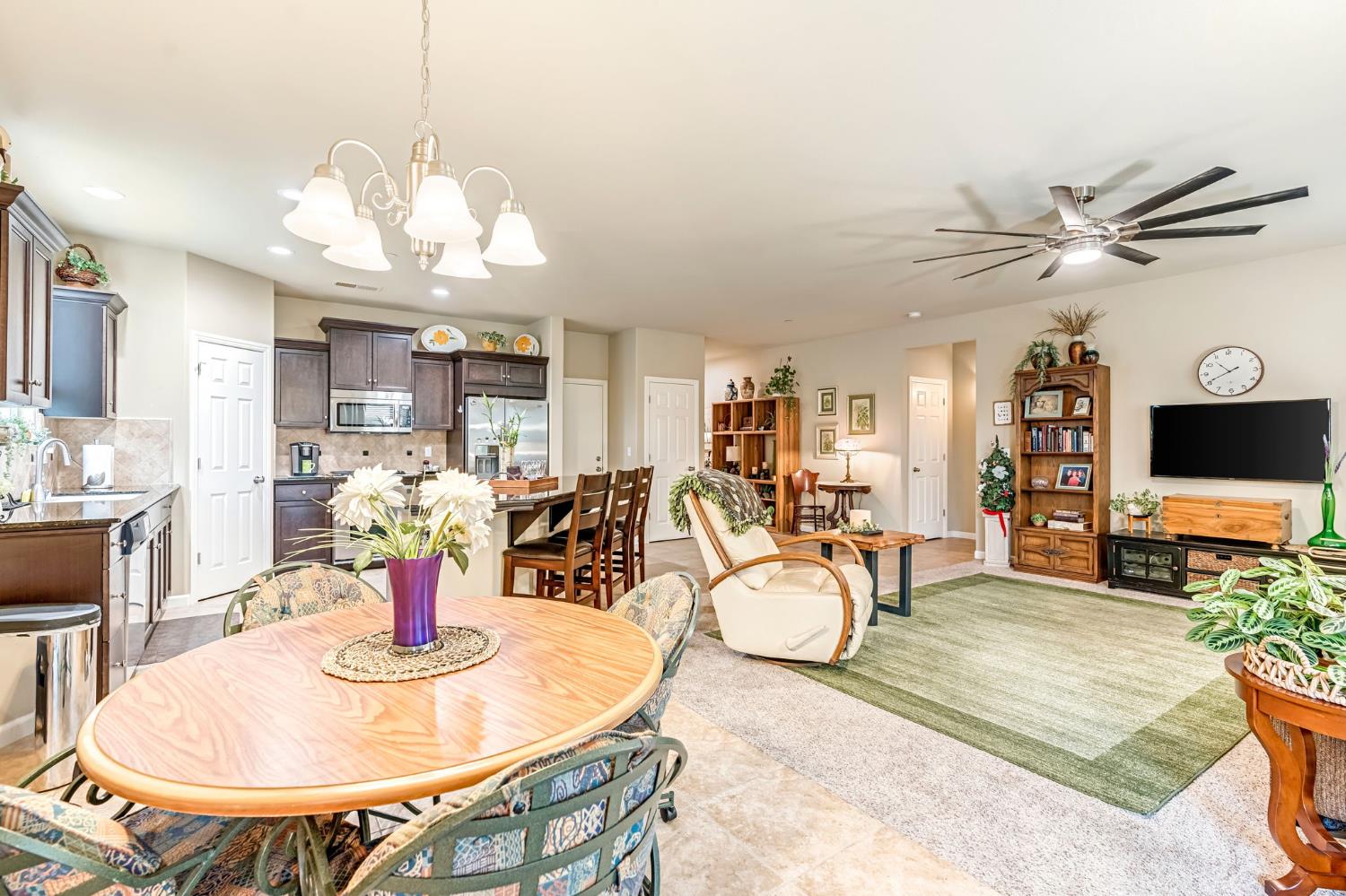 3285 W Melody Dr, Fresno, CA 93711