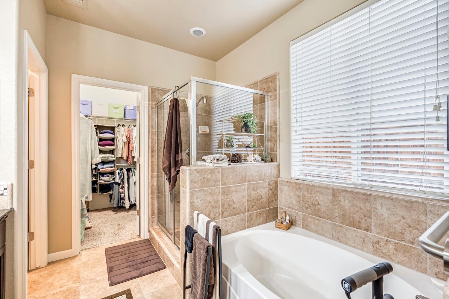 3285 W Melody Dr, Fresno, CA 93711