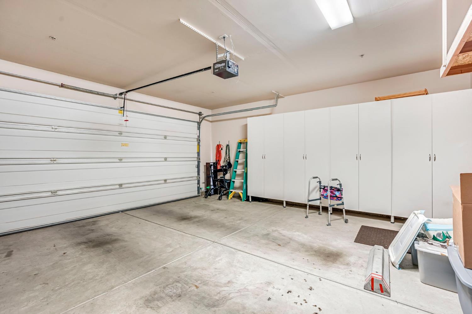 3285 W Melody Dr, Fresno, CA 93711