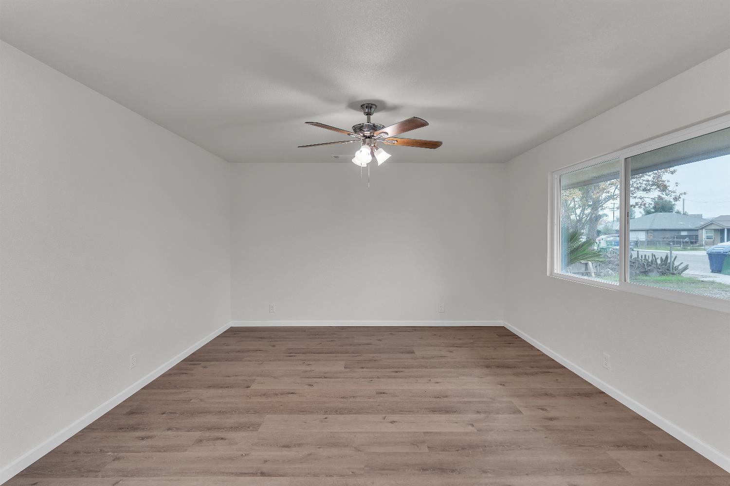 740 10Th St, Orange Cove, CA 93646