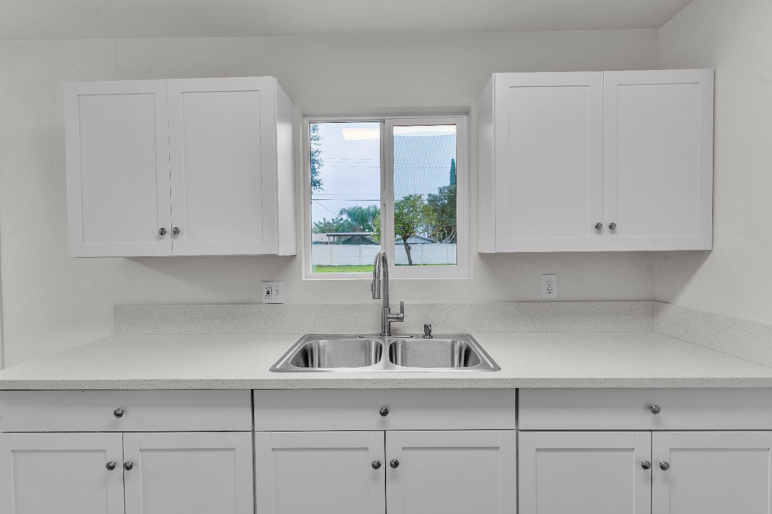 740 10Th St, Orange Cove, CA 93646