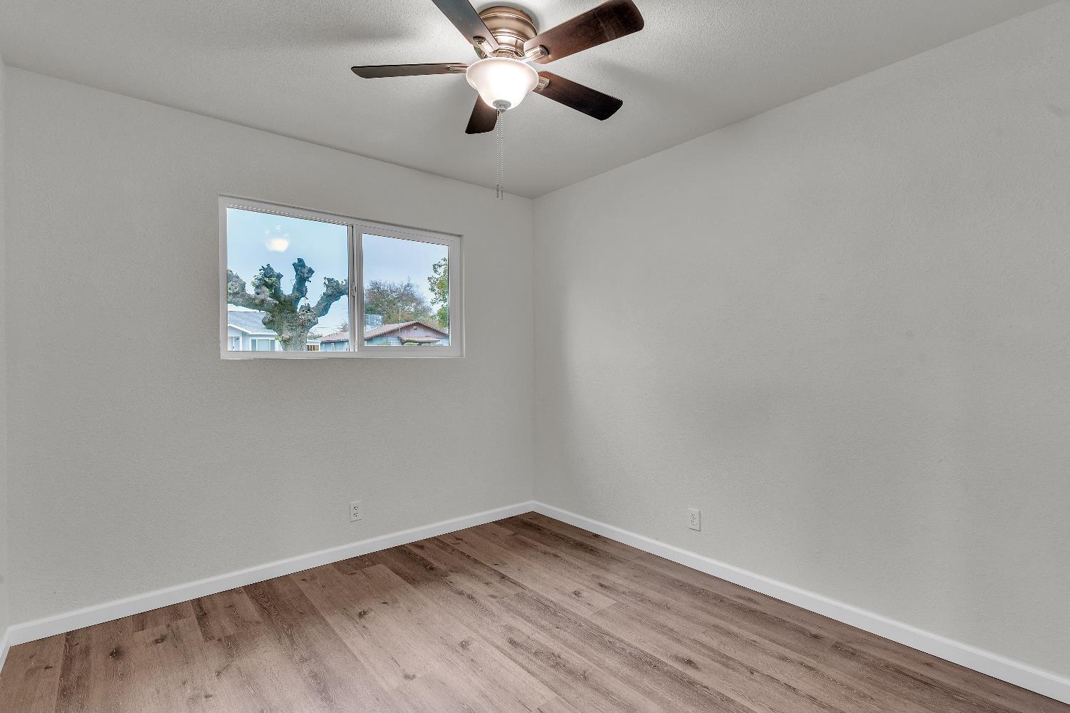 740 10Th St, Orange Cove, CA 93646