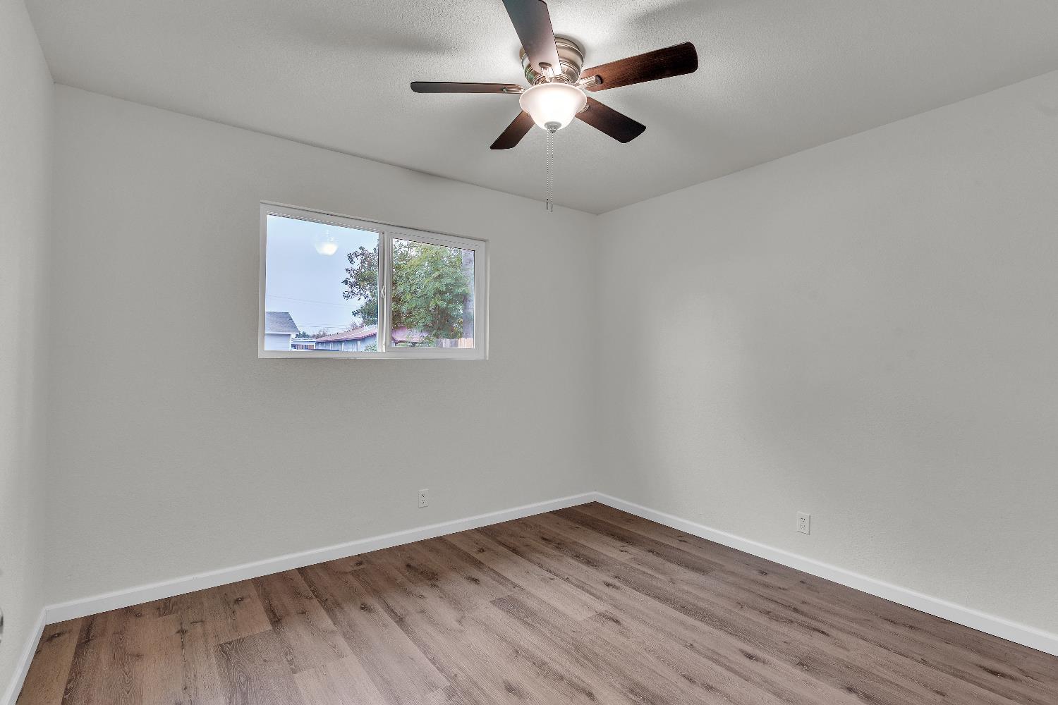 740 10Th St, Orange Cove, CA 93646