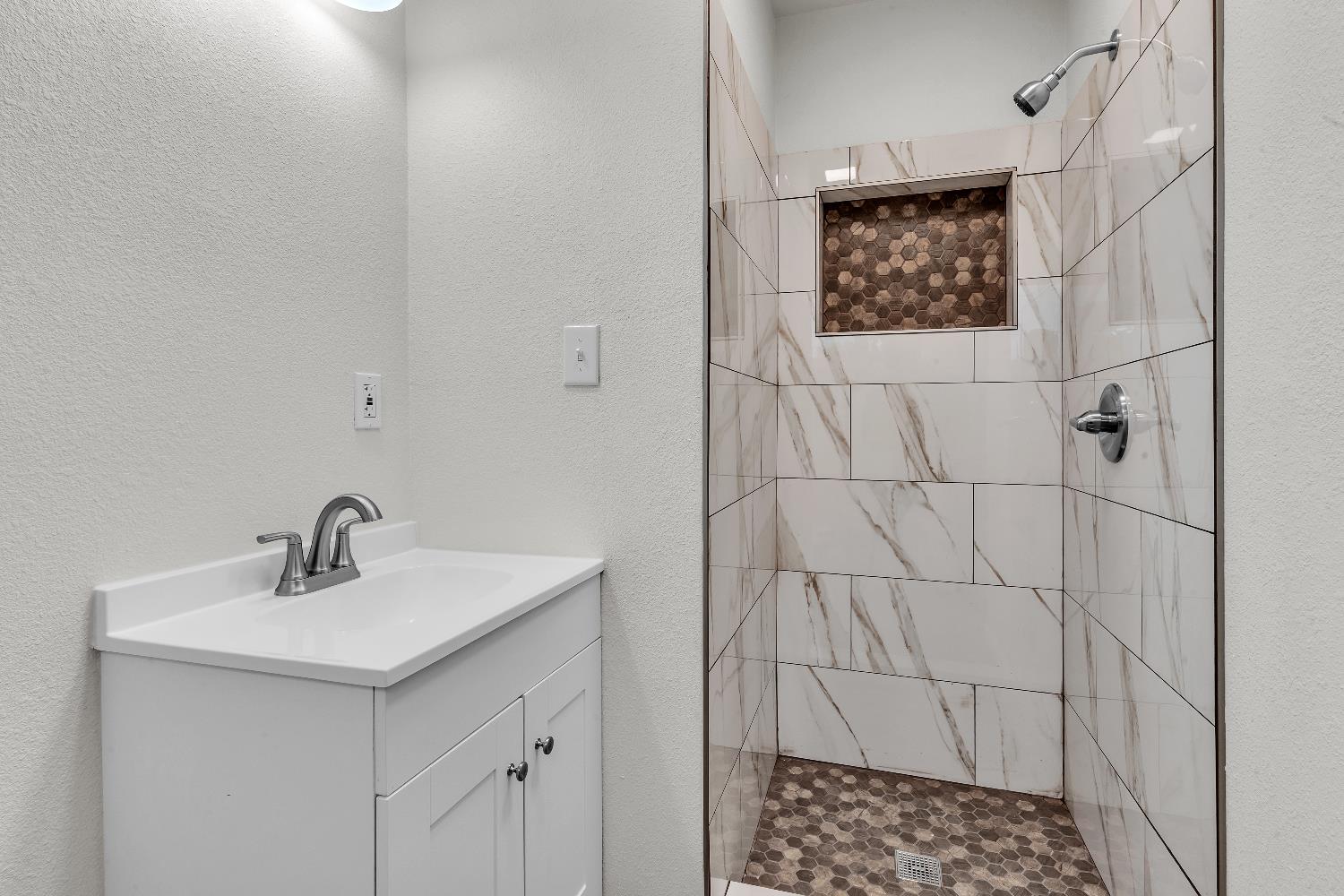 740 10Th St, Orange Cove, CA 93646