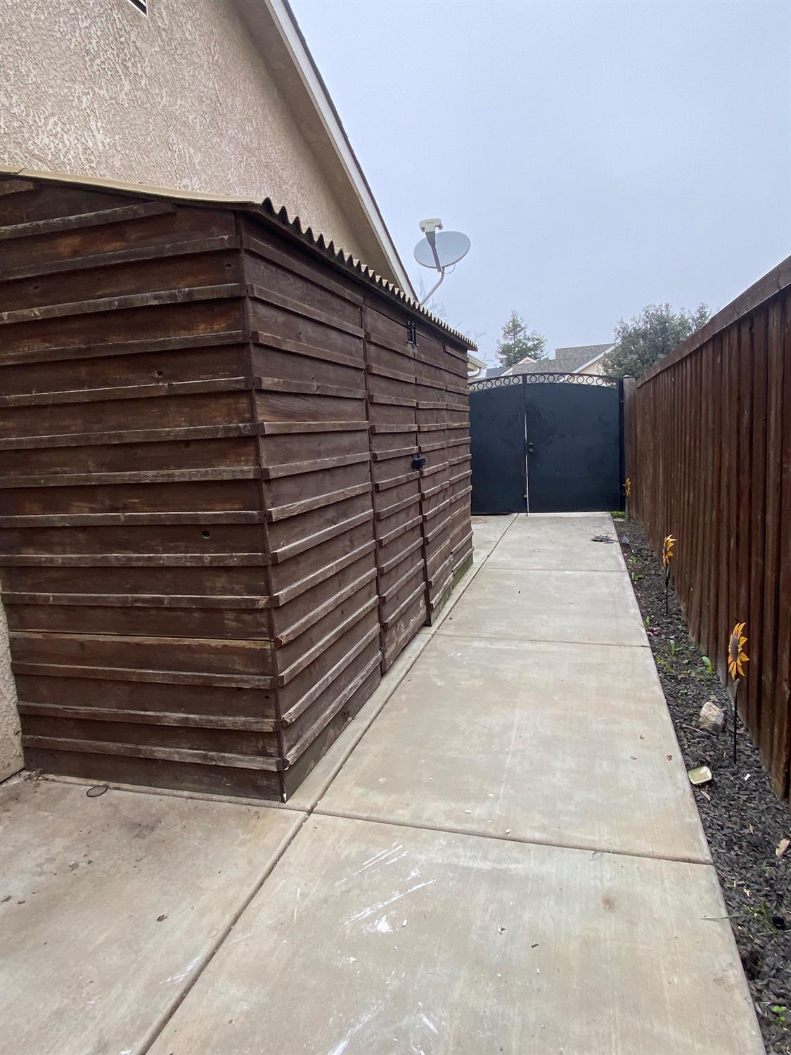 2805 Badger Flat Ave, Tulare, CA 93274