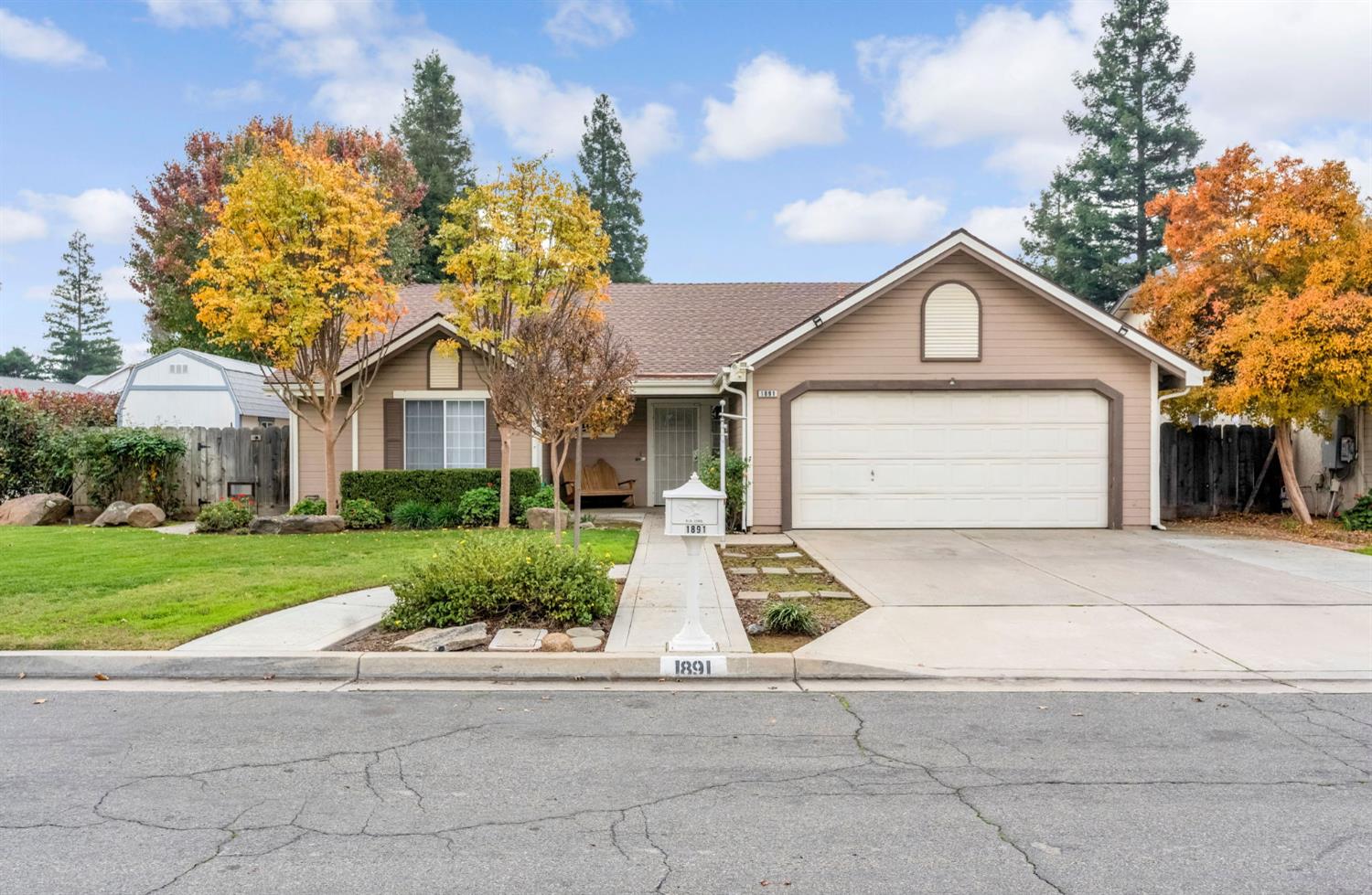 1891 E El Paso Ave, Fresno, CA 93720