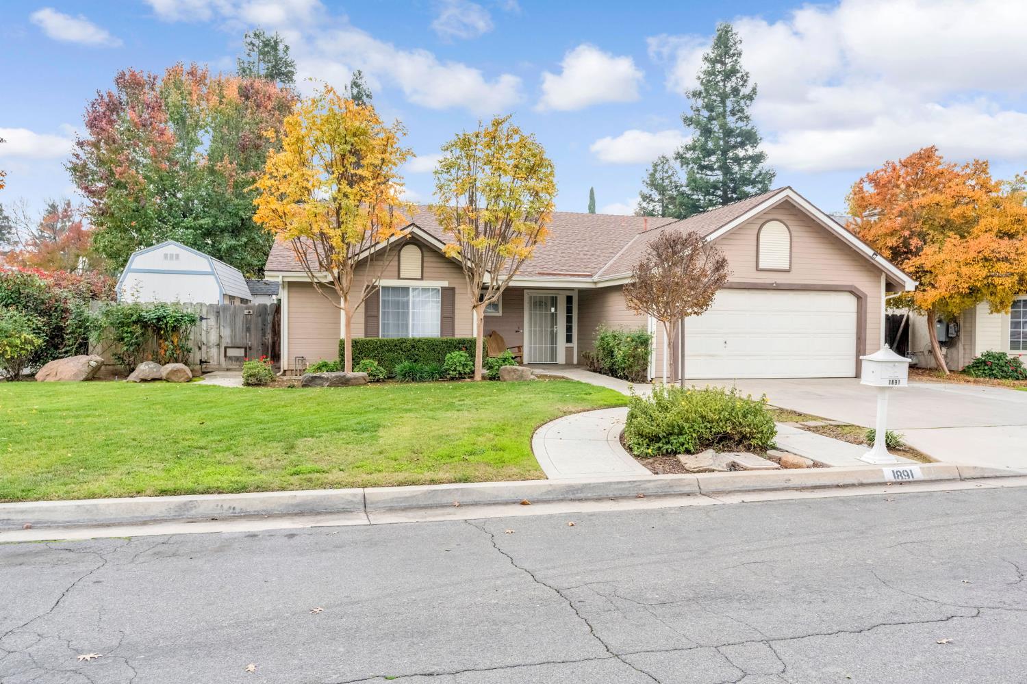 1891 E El Paso Ave, Fresno, CA 93720